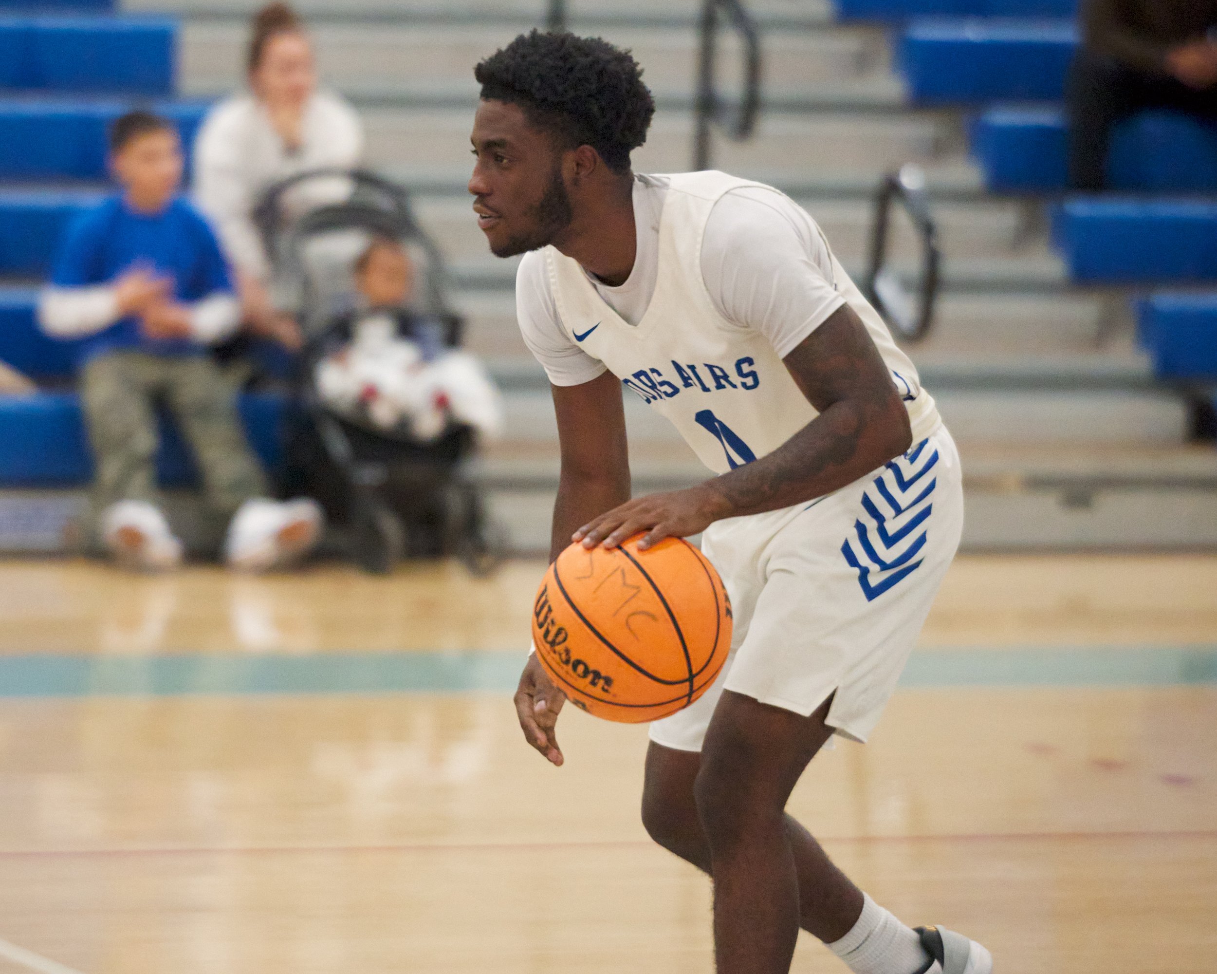  Santa Monica College Corsairs point guard Lafayette Williams during the men's basketball game against the Compton College Tartars on Wednesday, Nov. 8, 2023, at Corsair Gym in Santa Monica, Calif. The Corsairs won 94-86. (Nicholas McCall | The Corsa