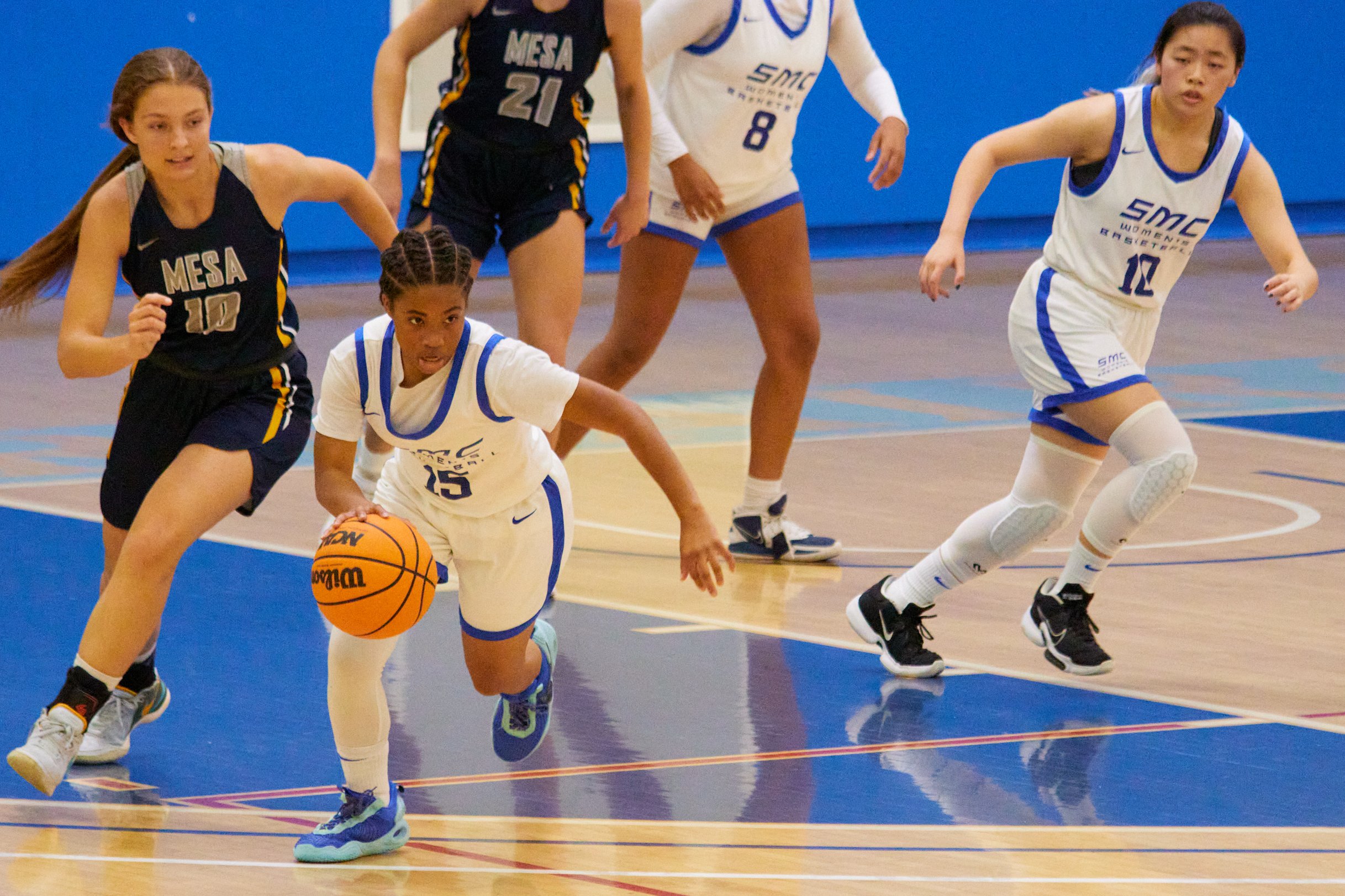  Santa Monica College Corsairs Guard JaiYahne Henderson (front) and San Diego Mesa College Olympians Shooting Guard Mia Hays (behind) during the match against each other at Corsair Gym, Santa Monica, Calif., on Nov. 9, 2023. The Corsairs won 47-43. (