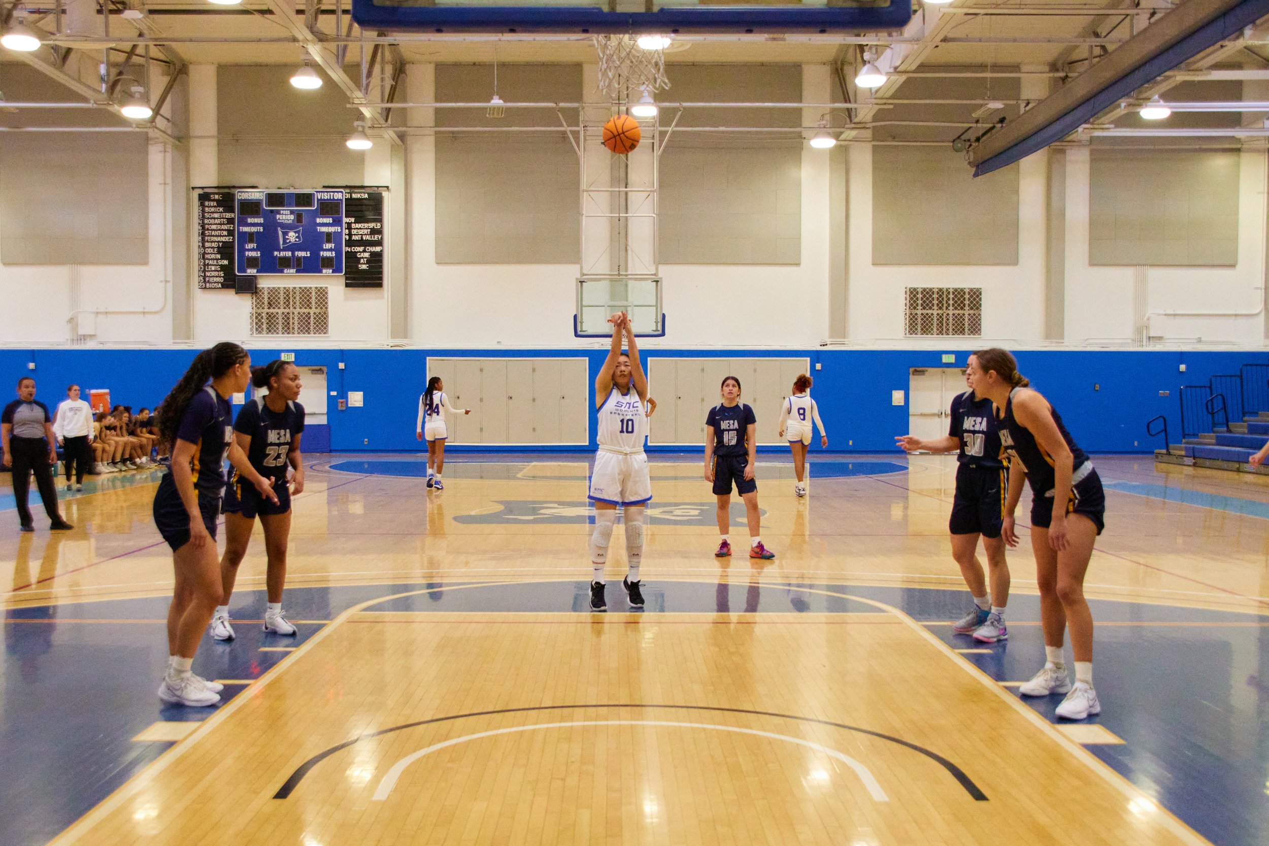  Santa Monica College Corsairs Guard Jackie Huang performing a free throw during the match against San Diego Mesa College Olympians at Corsair Gym, Santa Monica, Calif., on Nov. 9, 2023. The Corsairs won 47-43. (Danniel Sumarkho | The Corsair) 