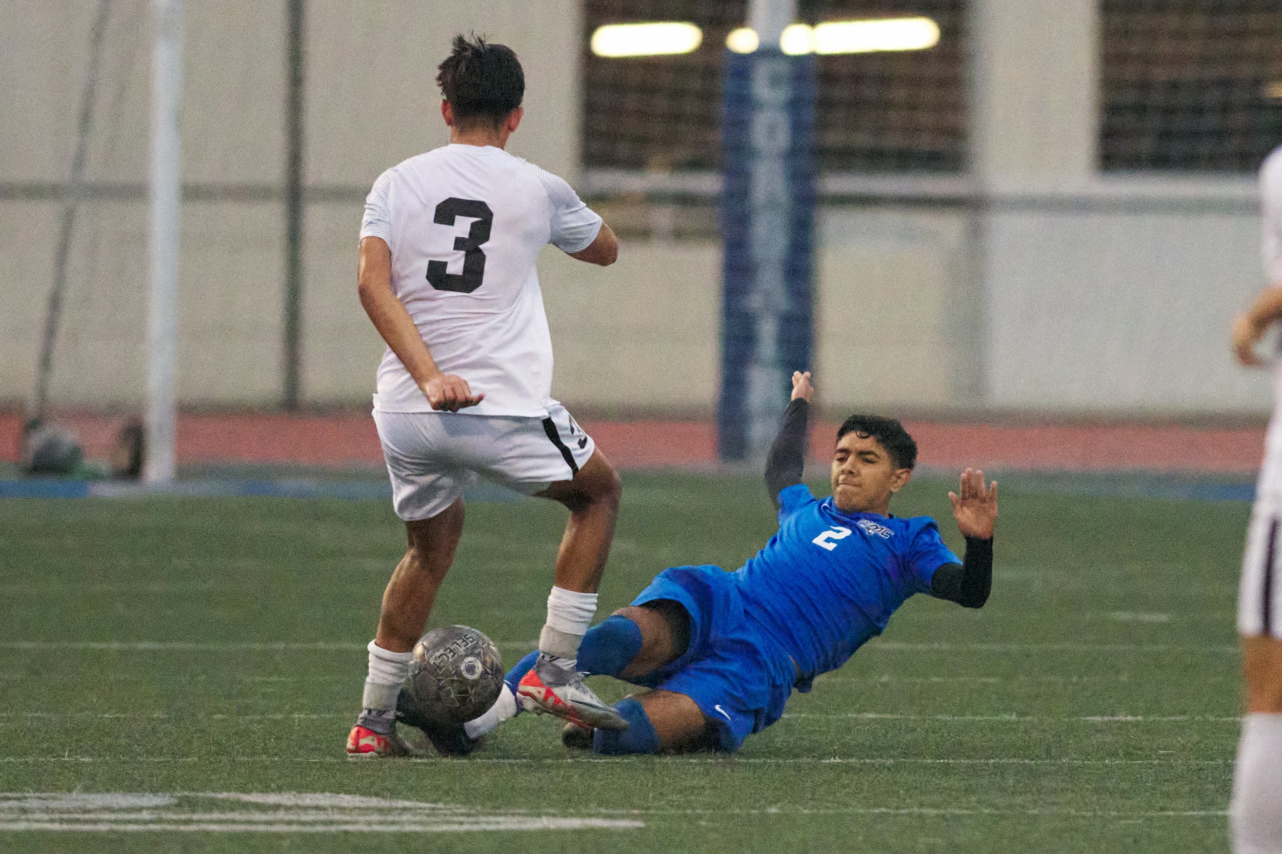  Santa Monica College Corsairs' Raphael Hernandez (right) kicks the ball away from Rio Hondo College Roadrunners' Diego Soto during the men's soccer match on Saturday, Nov. 18, 2023, at Corsair Field in Santa Monica, Calif. The Corsairs lost 3-3 in p