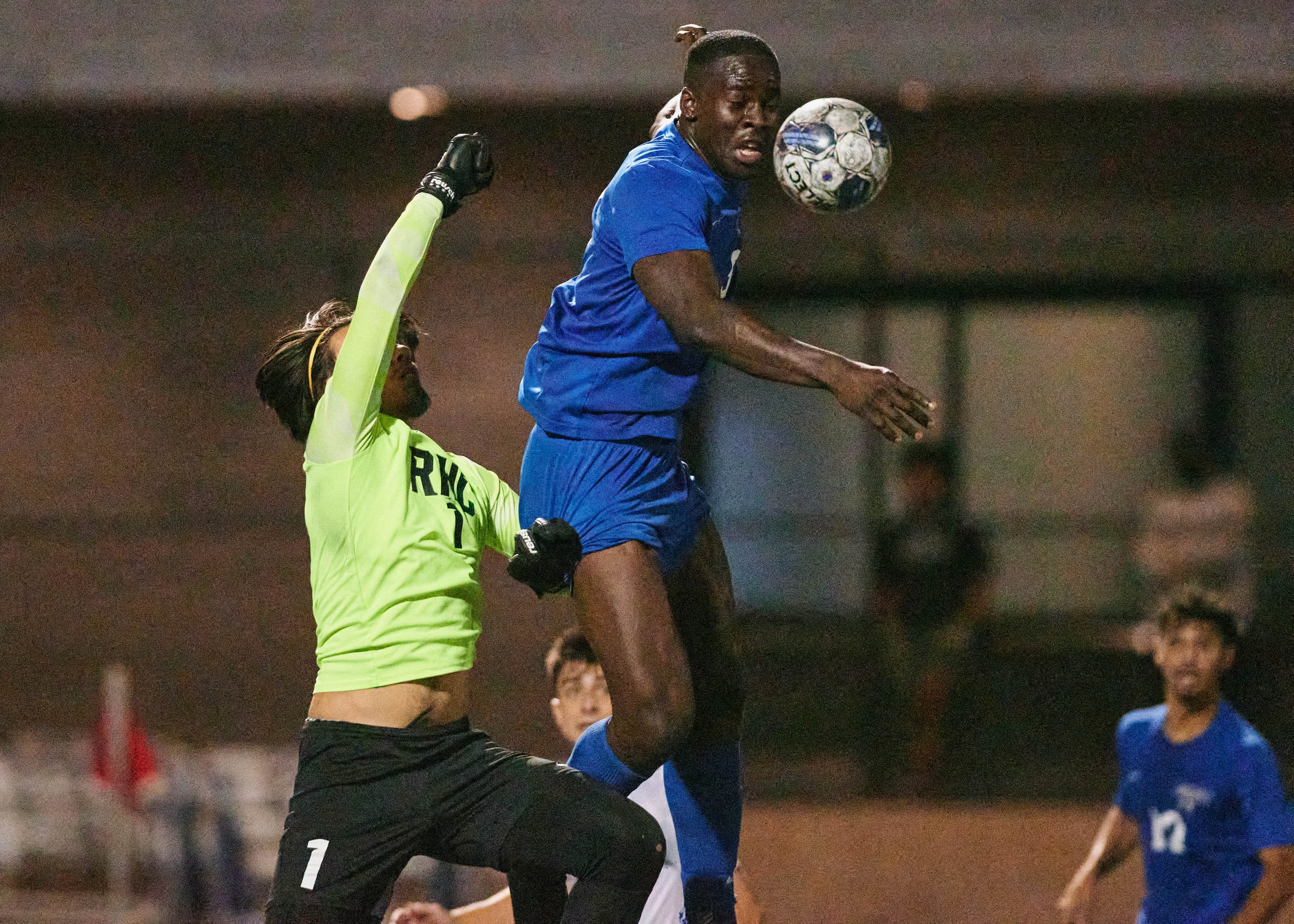  Santa Monica College Corsairs' Philip Hephzibah (right) heads the ball in front of Rio Hondo College Roadrunners goalie Bryan Cote (left) during the men's soccer match on Saturday, Nov. 18, 2023, at Corsair Field in Santa Monica, Calif. The Corsairs