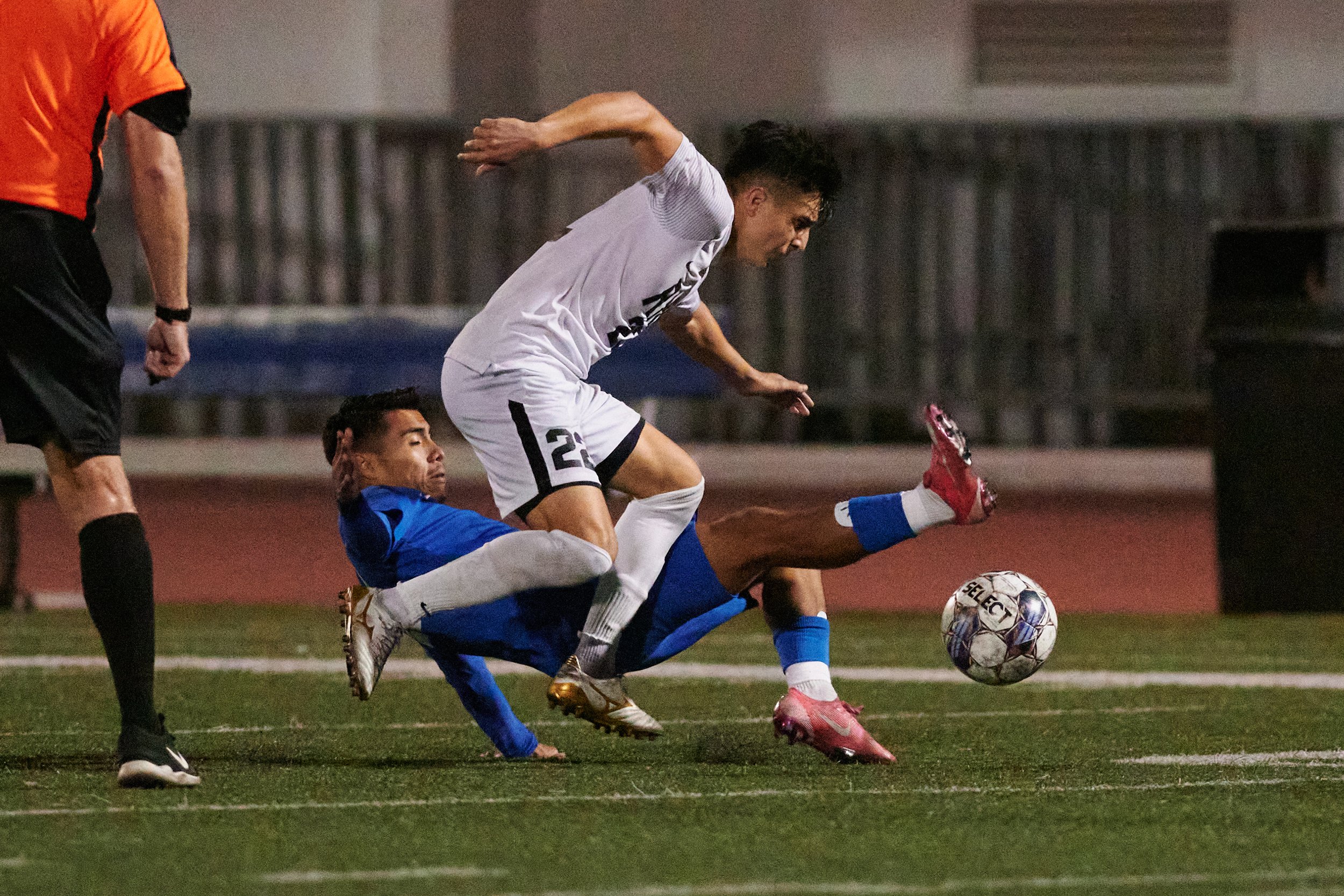  Santa Monica College Corsairs' Denilson Garcia kicks the ball away from Rio Hondo College Roadrunners' Emilio Ramirez during the men's soccer match on Saturday, Nov. 18, 2023, at Corsair Field in Santa Monica, Calif. The Corsairs lost 3-3 in penalty