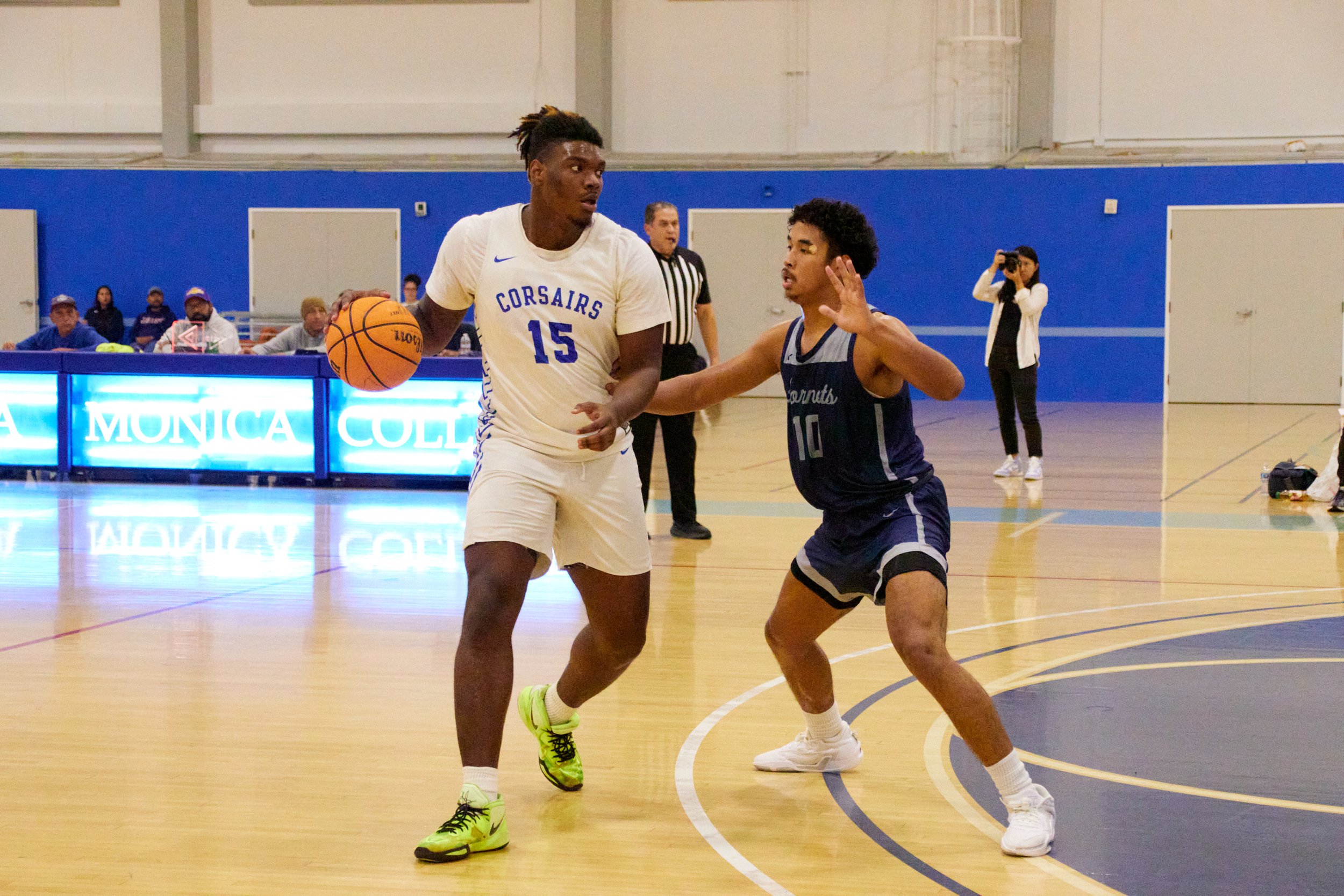  Santa Monica College Corsairs Point Forward David Solomon and Fullerton College Hornets Guard Alex Archer during the men's basketball match against each other at Corsair Gym, Santa Monica, Calif., on Oct 24, 2023. The Corsairs lost 76-66 (Danniel Su