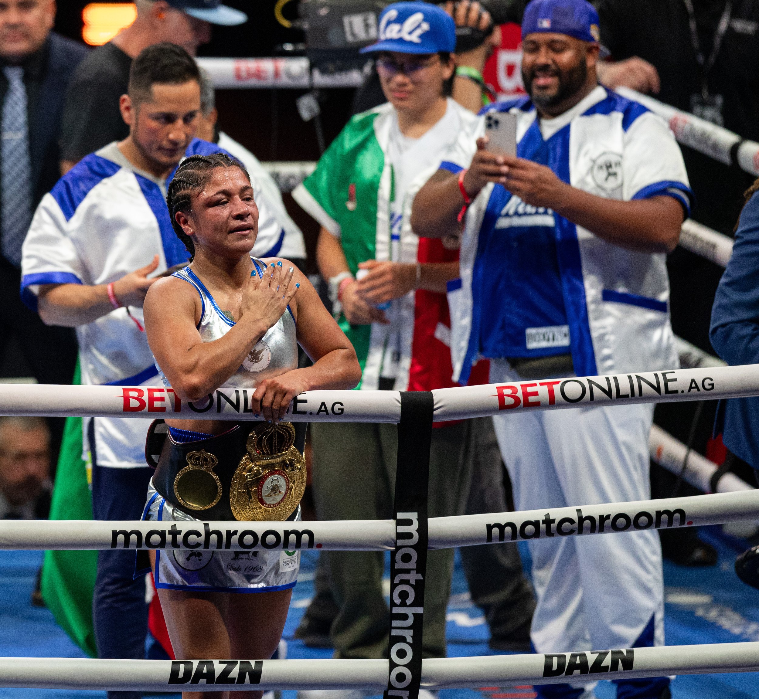  Erika Cruz thanking the crowd for their support after dethroning Mayerlin Rivas of the WBA World Super-Bantamweight title in YouTube Theater at Inglewood, Calif. on Saturday, Nov. 18. (Danilo Perez | The Corsair) 
