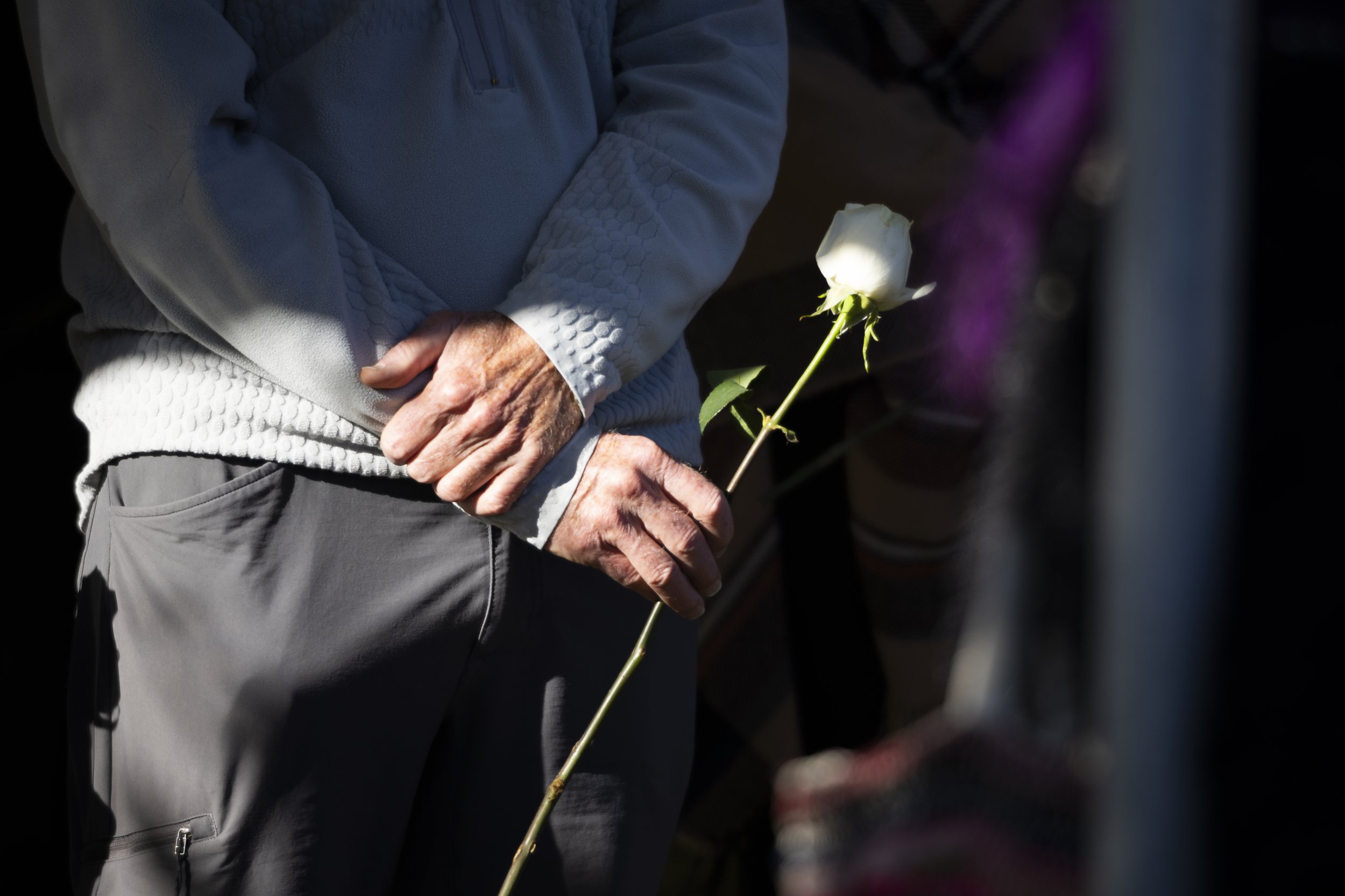  A man holds a white rose during the Los Angeles County Ceremony of the Unclaimed Dead at the LA County Cemetery, in Los Angeles, Calif., on Thursday, Dec. 14, 2023. The 75 guests in attendance were all given a white rose to place on the grave markin