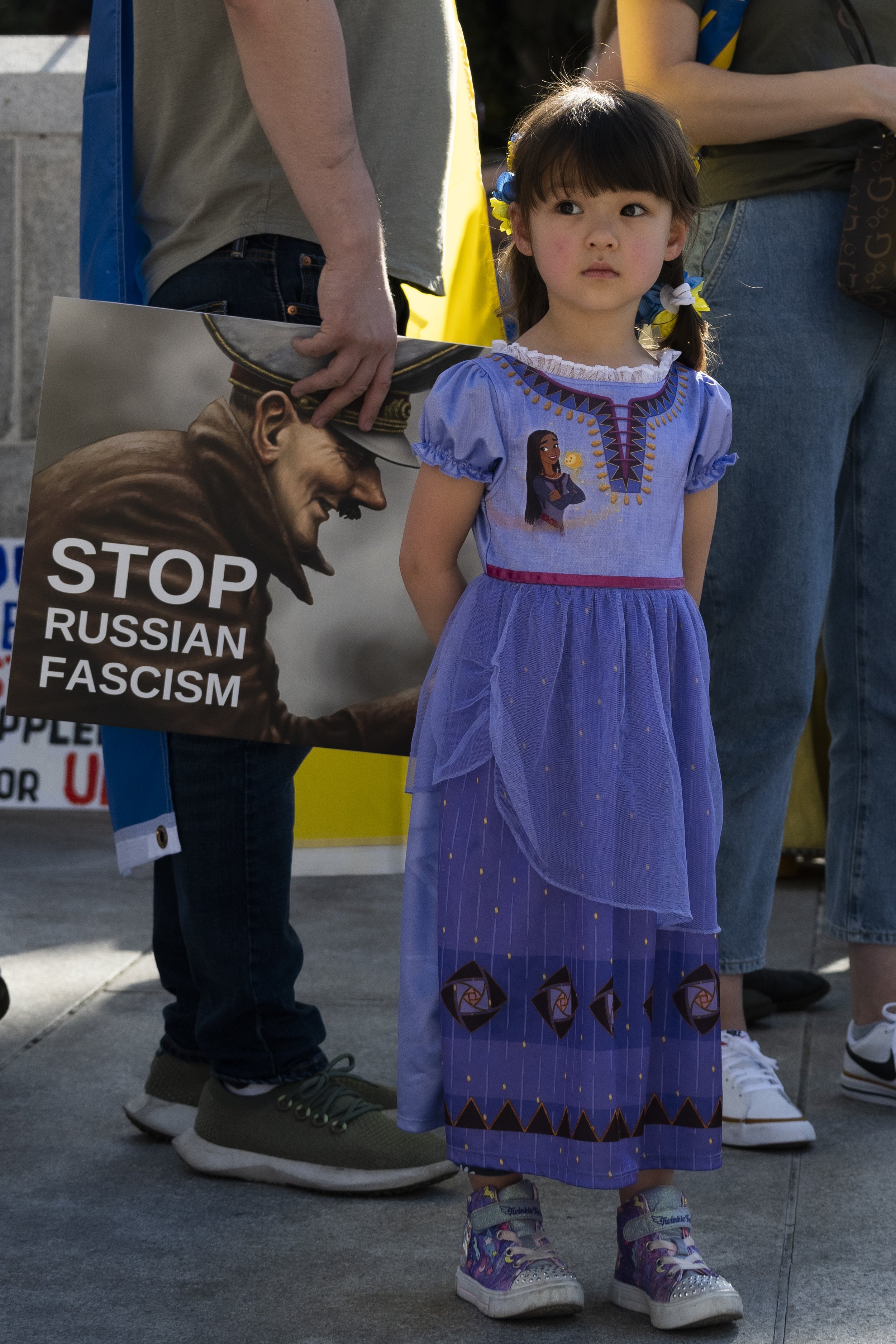  A young girl at the 2 year anniversary rally of the Russia-Ukraine war outside Los Angeles City Hall, Los Angeles, Calif., on Saturday, Feb. 24, 2024. (Maya Dondonyan | The Corsair) 