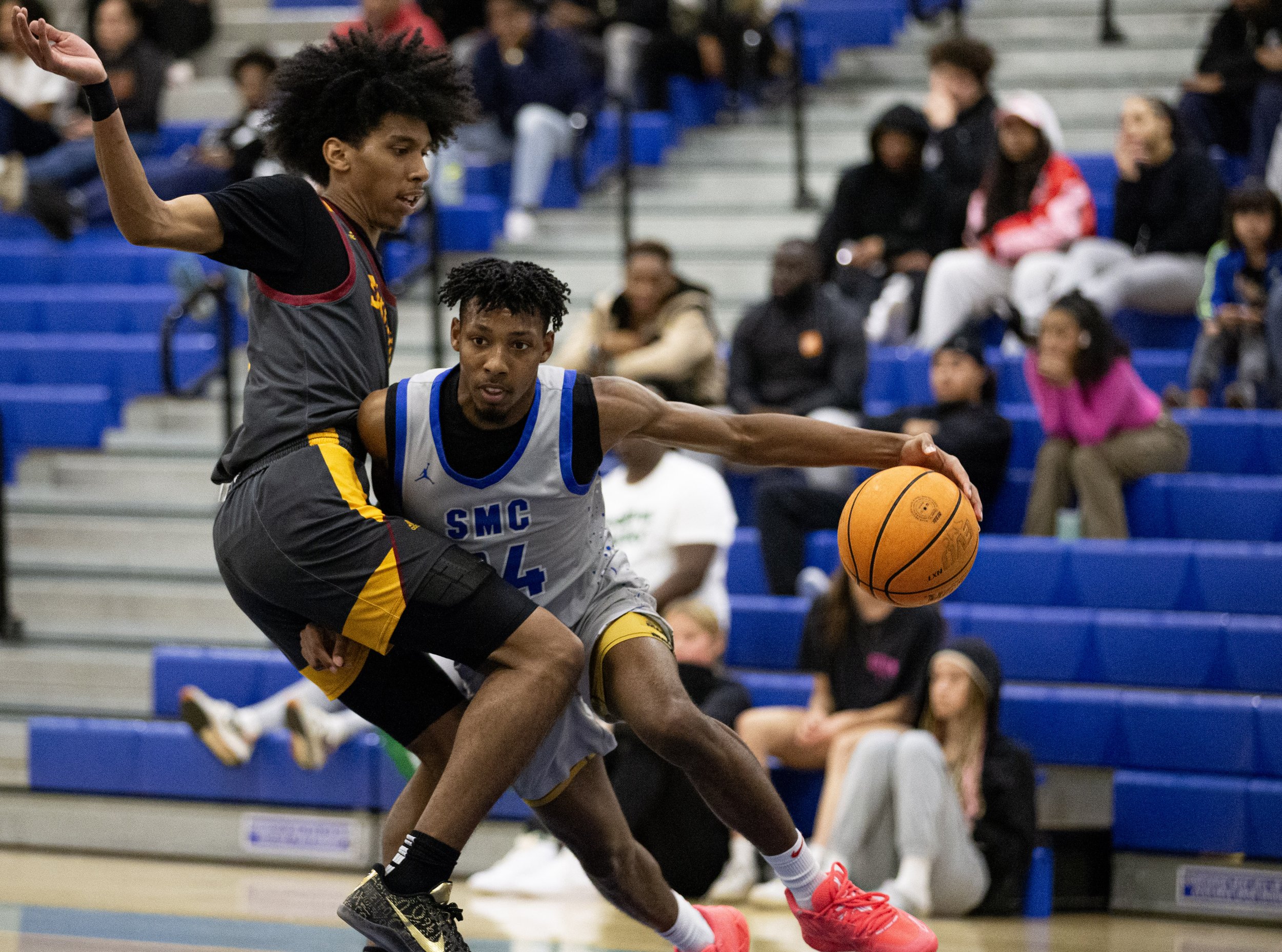  Santa Monica College(SMC) Corsair point guard Mike Hill(R) gets past Saddleback Bobcat player on Wednesday, Feb. 28, 2024. Corsairs lost the playoff game against the Bobcats 75-72 at the SMC Pavillion in Santa Monica, Calif. (Danilo Perez | The Cors