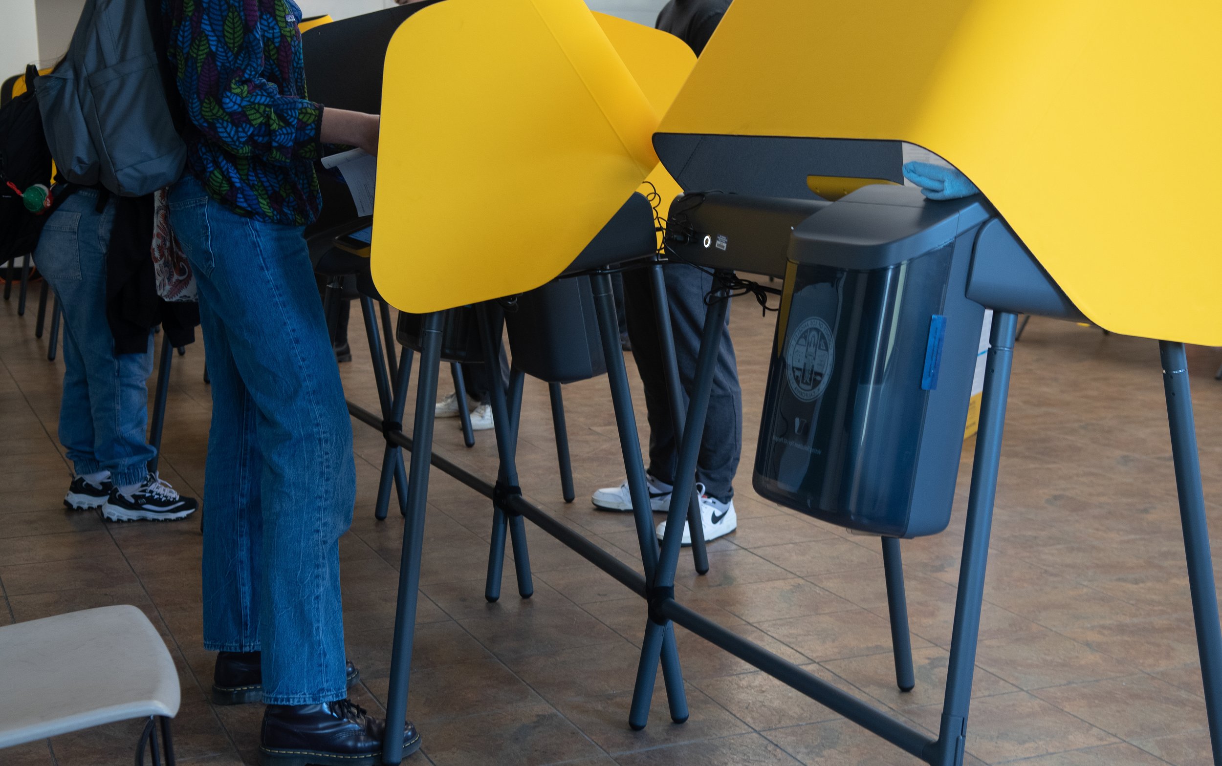  Voters join on the SMC campus to vote in Santa Monica, Calif., on March 5, 2024.  (Corsair Photo: Saiya Williams) 