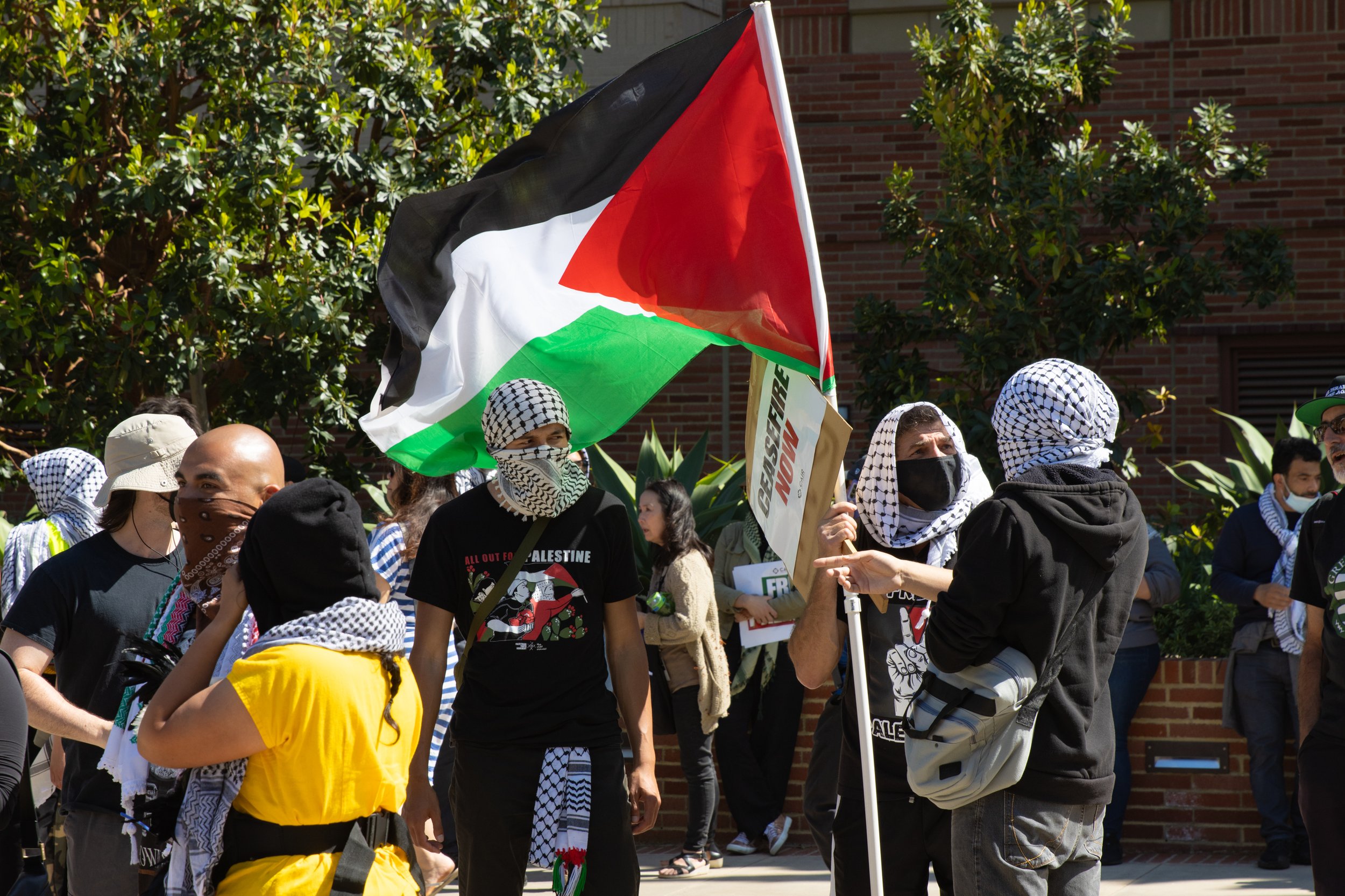 Protesters wave Palestinian flag and sign that reads "Cease Fire Now" at University of California, Los Angeles, Calif. Sunday, April 28, 2024 (Libna Florencio | The Corsair) 