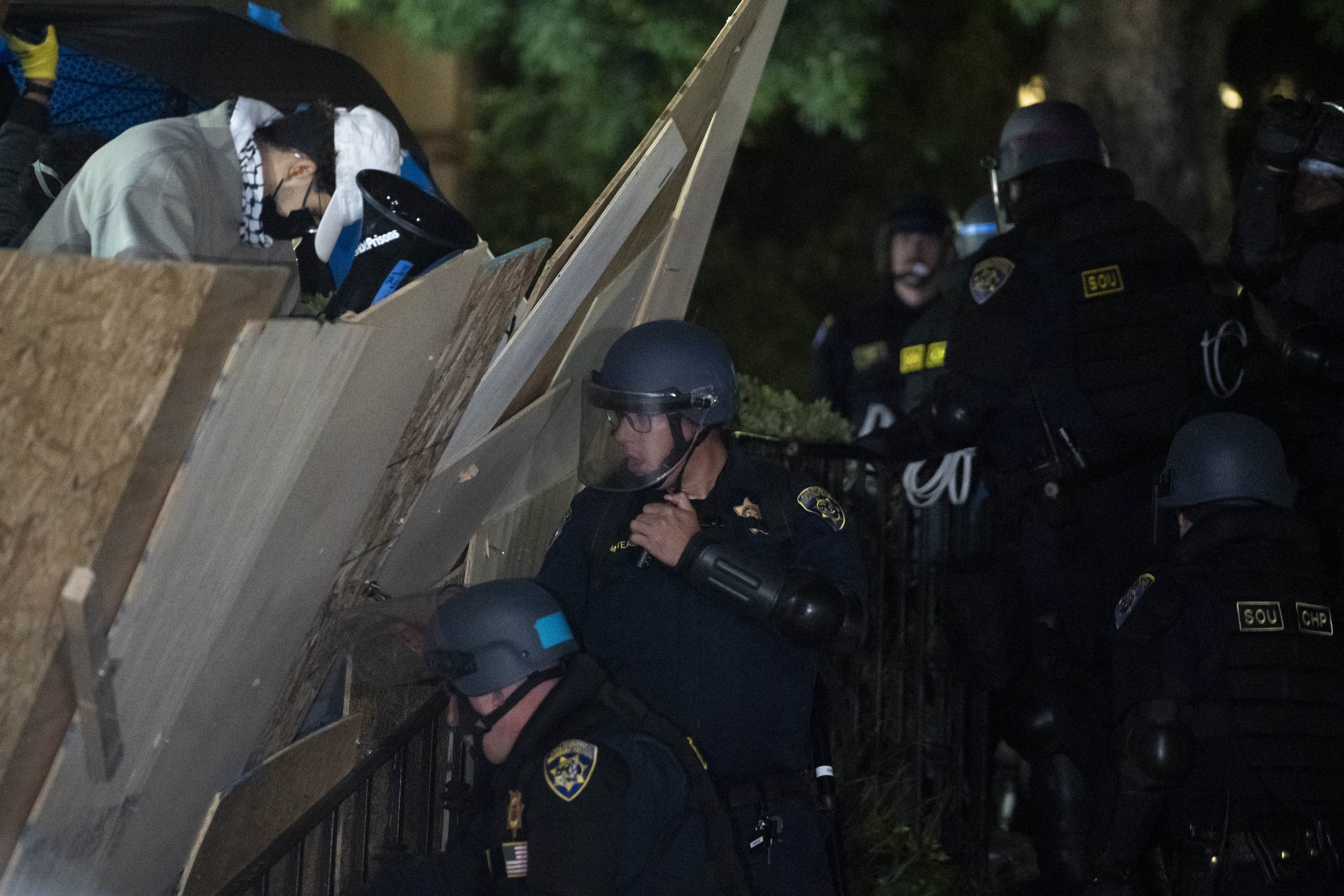  California Highway Potrol Special Operations Unit attempts to take down the barrier leading into the pro-Palastinian encampment on Dickson Court of the University of California, Los Angeles on Wednesday, May 1 at Los Angeles, Calif. (Danilo Perez | 