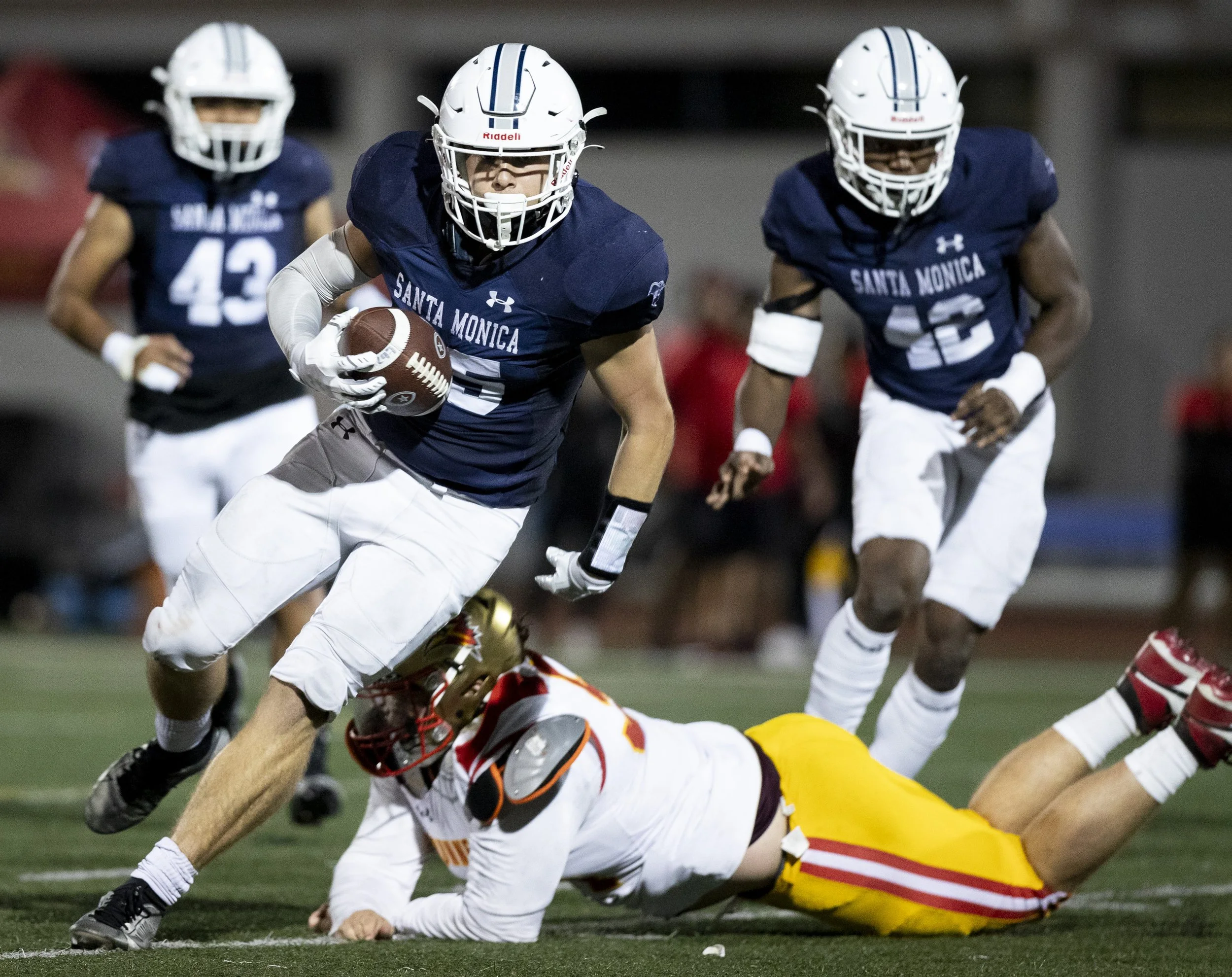  Santa Monica College's Ayden Martinez (55) moves the ball on Saturday, Sept. 14, 2024 at the Corsair Field in Santa Monica, Calif. Santa Monica College football defeated College of the Desert 24-10. (The Corsair | Rebecca Villagracia) 