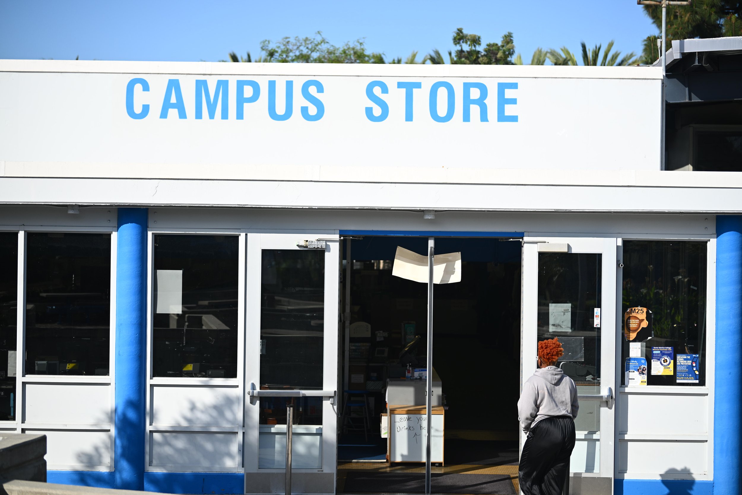 _Rosholt_Tom_NEWS_SMC bookstore_0022.jpg