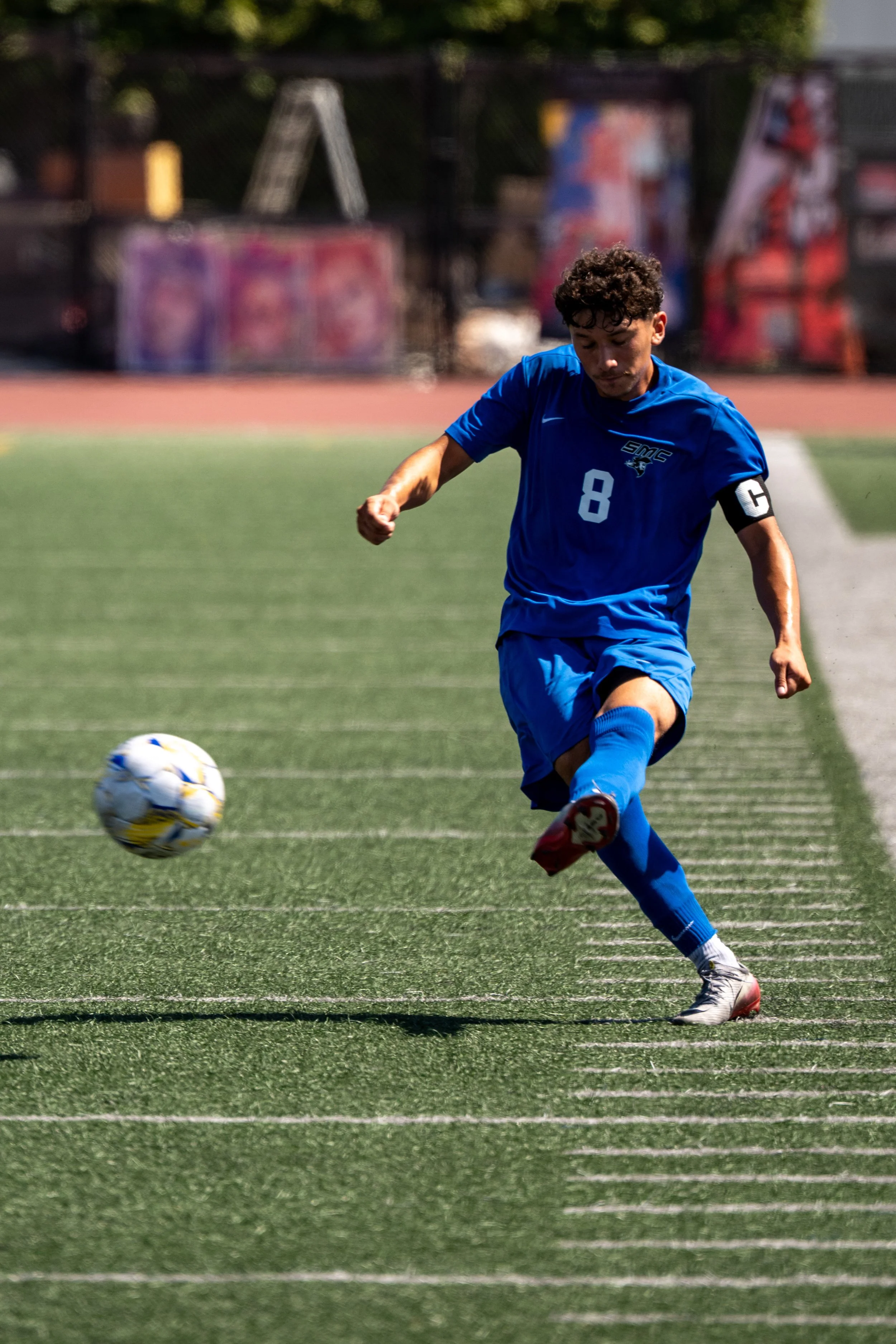 Santa Monica College (SMC) Corsair defender (8) Sekai Sardinha passing the ball on Tuesday, September 9, 2025, in Santa Monica,Calif. The Corsairs tide with the Hornets 4-4.(Tom Rosholt | The Corsair)