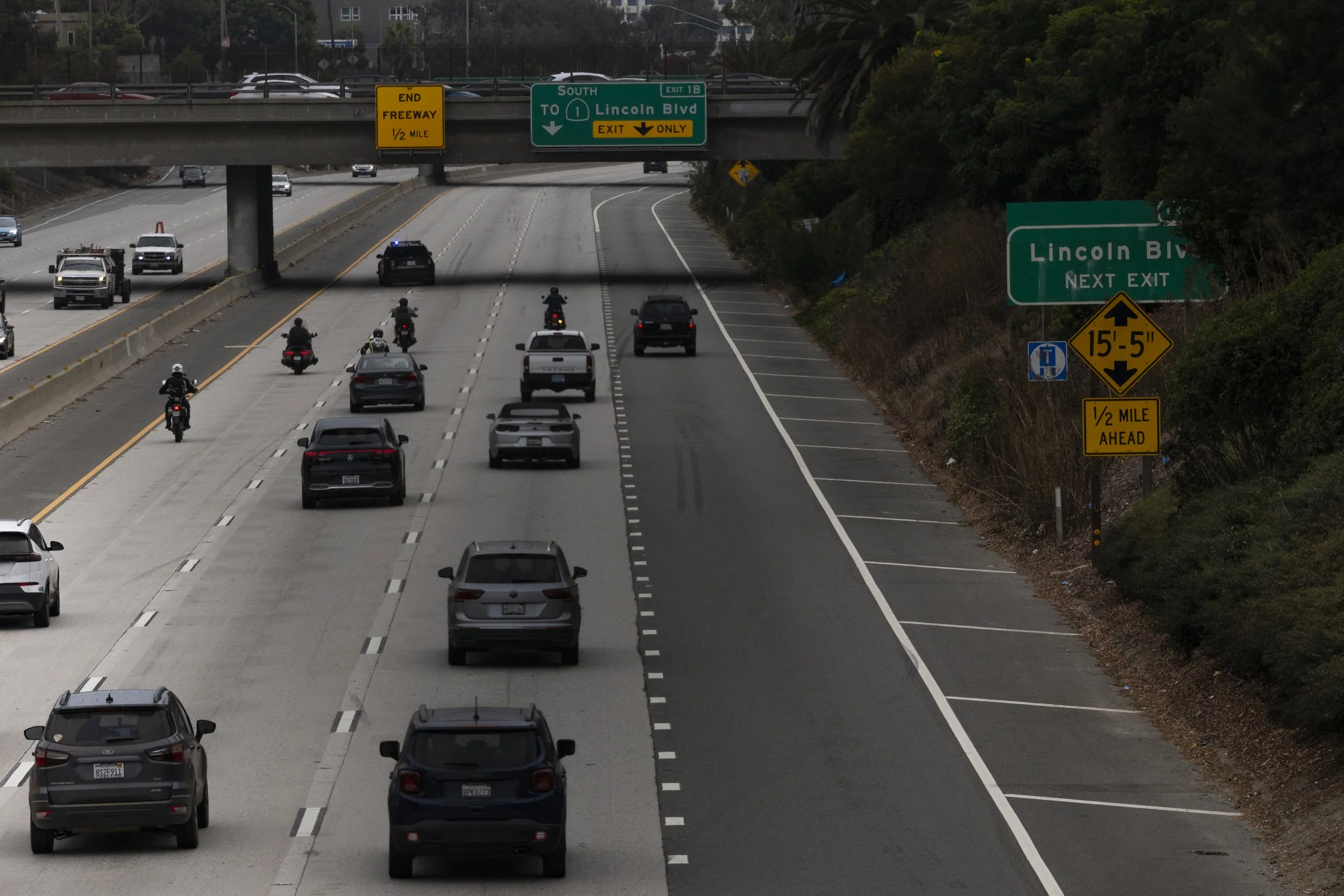 Santa Monica Police Department (SMPD) reopens the highway after arresting a man who was reported carrying a firearm on the I-10 freeway embankment near 17 Street in Santa Monica, Calif., on Wednesday, Sept. 17, 2025. SMPD temporarily shut down both