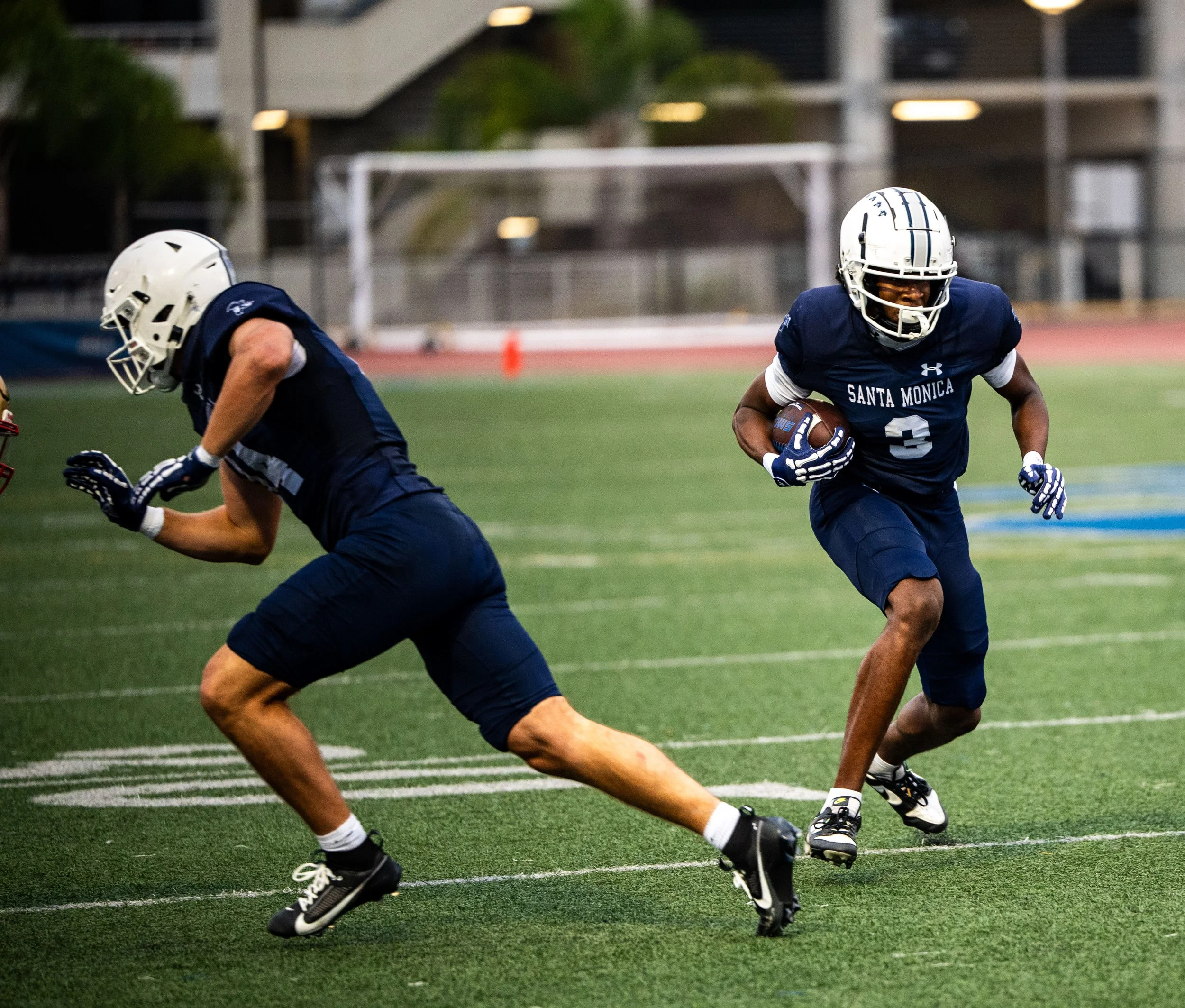 Santa Monica College (SMC) Corsair WR (3) Elijah Aaron running after catching screen pass on Saturday, September 20, 2025, Santa Monica,Calif. The Corsairs won 66-28. (Tom Rosholt | The Corsair)