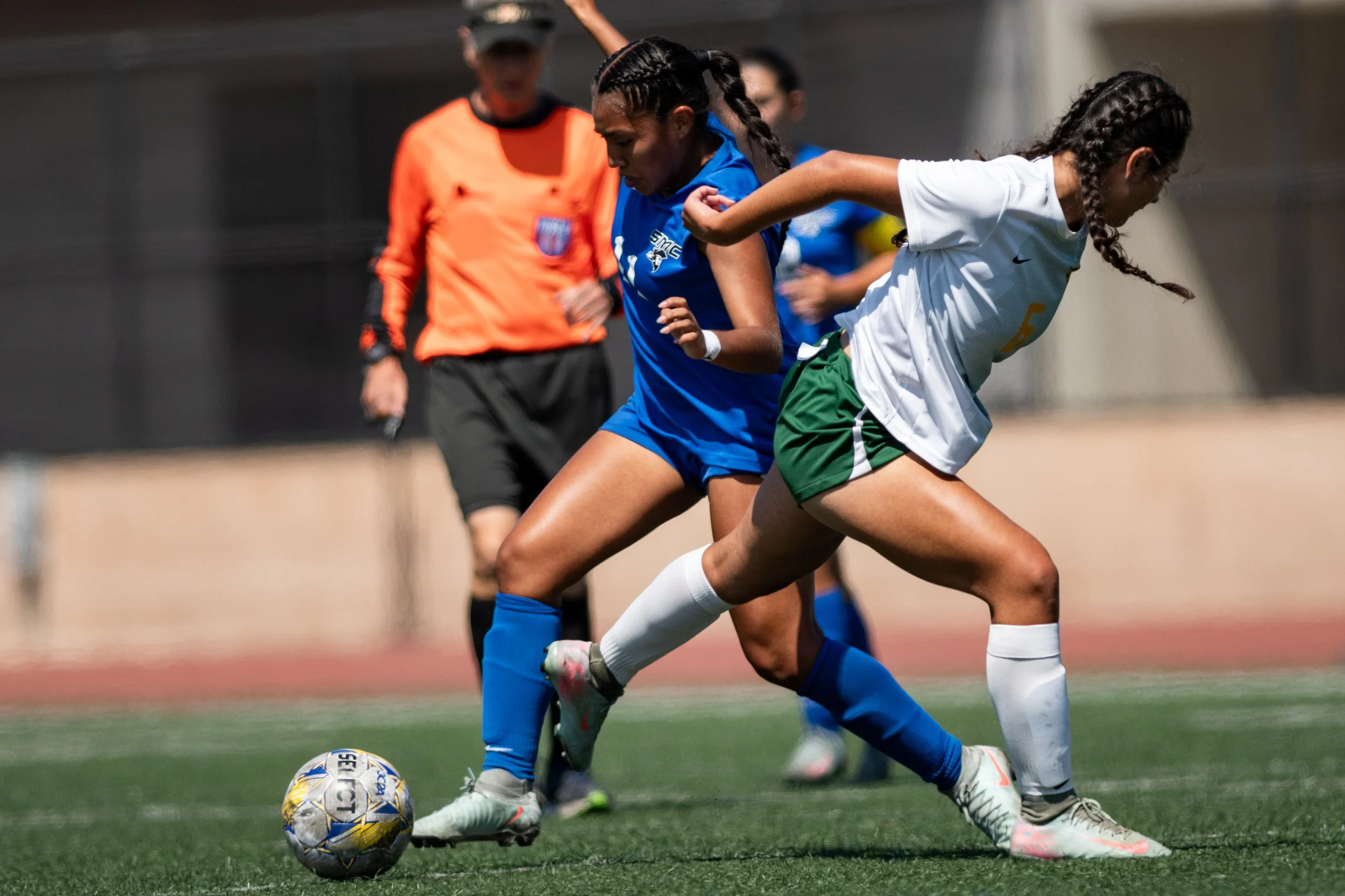 Santa Monica College (SMC) Corsair defender (21) Ariana Maldonado moving past Golden West Rustlers on Tuesday, September 16, 2025, Santa Monica,Calif. The Corsairs lost 2-0. (Tom Rosholt | The Corsair)