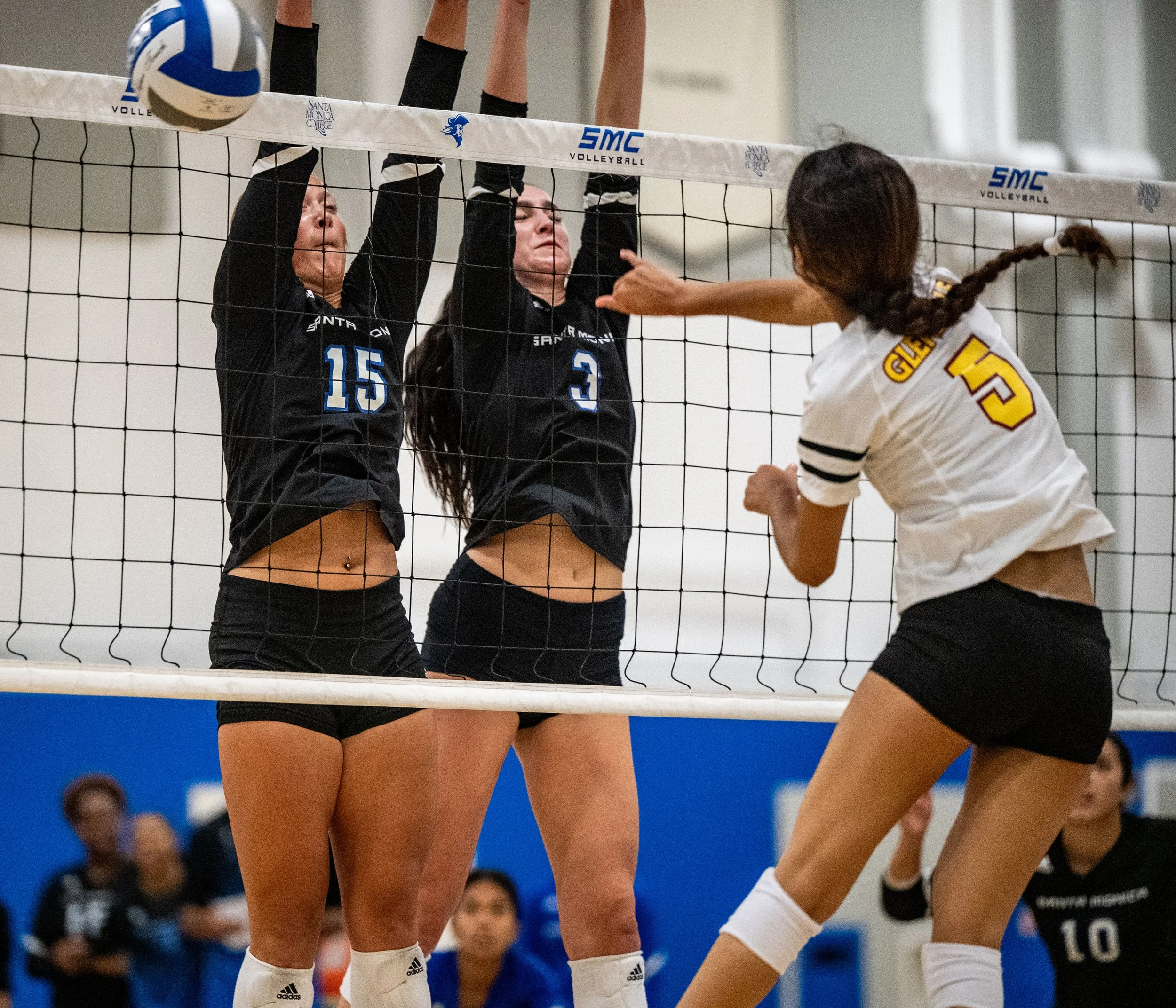 Santa Monica College (SMC) Corsairs’ (L to R) outside hitter (15) Ava Salvo and middle blocker (3) Amelia Bechtel block Glendale College Vaqueros outside hitter (5) Karina Biel Spike attempt on Friday, September 19, 2025, Santa Monica,Calif. The Co