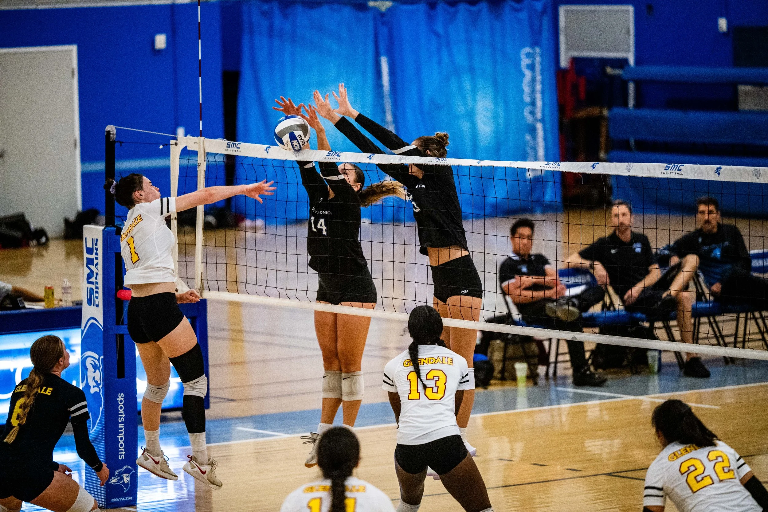 Santa Monica College (SMC) Corsairs’ (L to R) setter (14) Grace Poort and middle blocker (5) Nicole Lankton block Glendale College Vaqueros’ (1) Kelaiyah Johnson spike attempt on Friday, September 19, 2025, Santa Monica,Calif. The Corsairs won the m