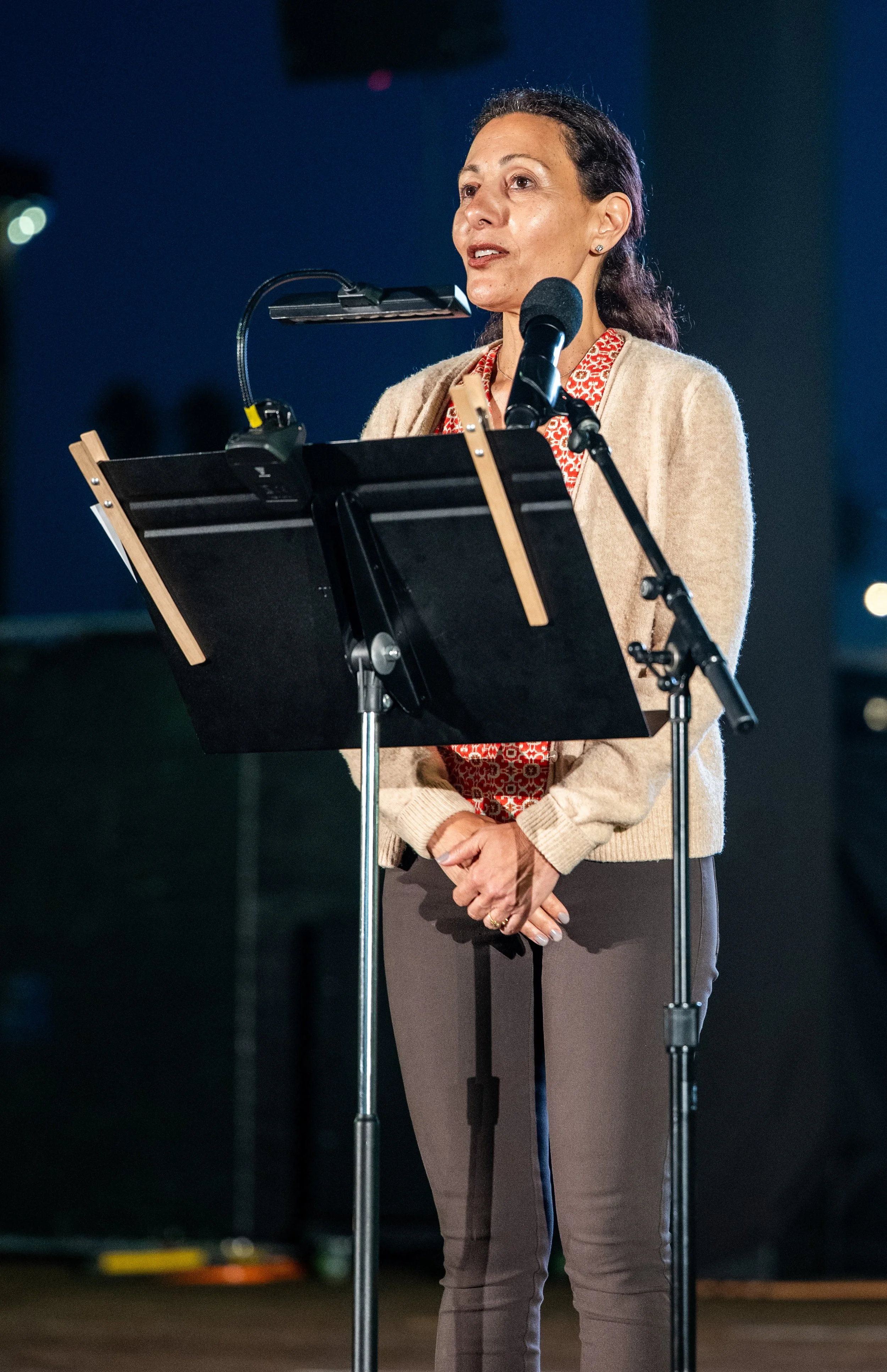 Maryam Zar from the Palisades Recovery Coalition speaking prior to the West Side Story performance on Saturday, September 27, 2025, Santa Monica,Calif. (Tom Rosholt | The Corsair)