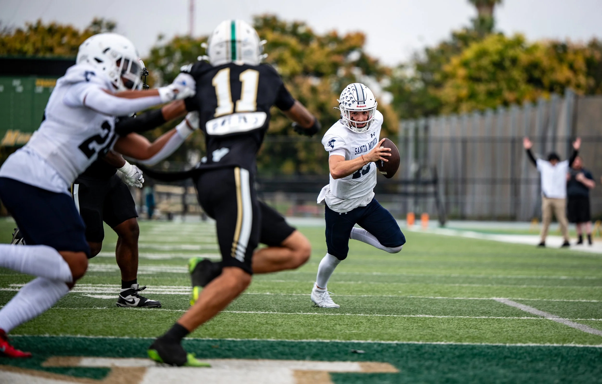 Santa Monica College (SMC) Corsair QB (13) Dylan Moreno runs for 5 yard touchdown on Saturday, September 20, 2025, Valley Glenn,Calif. The Corsairs won 34-14. (Tom Rosholt | The Corsair)