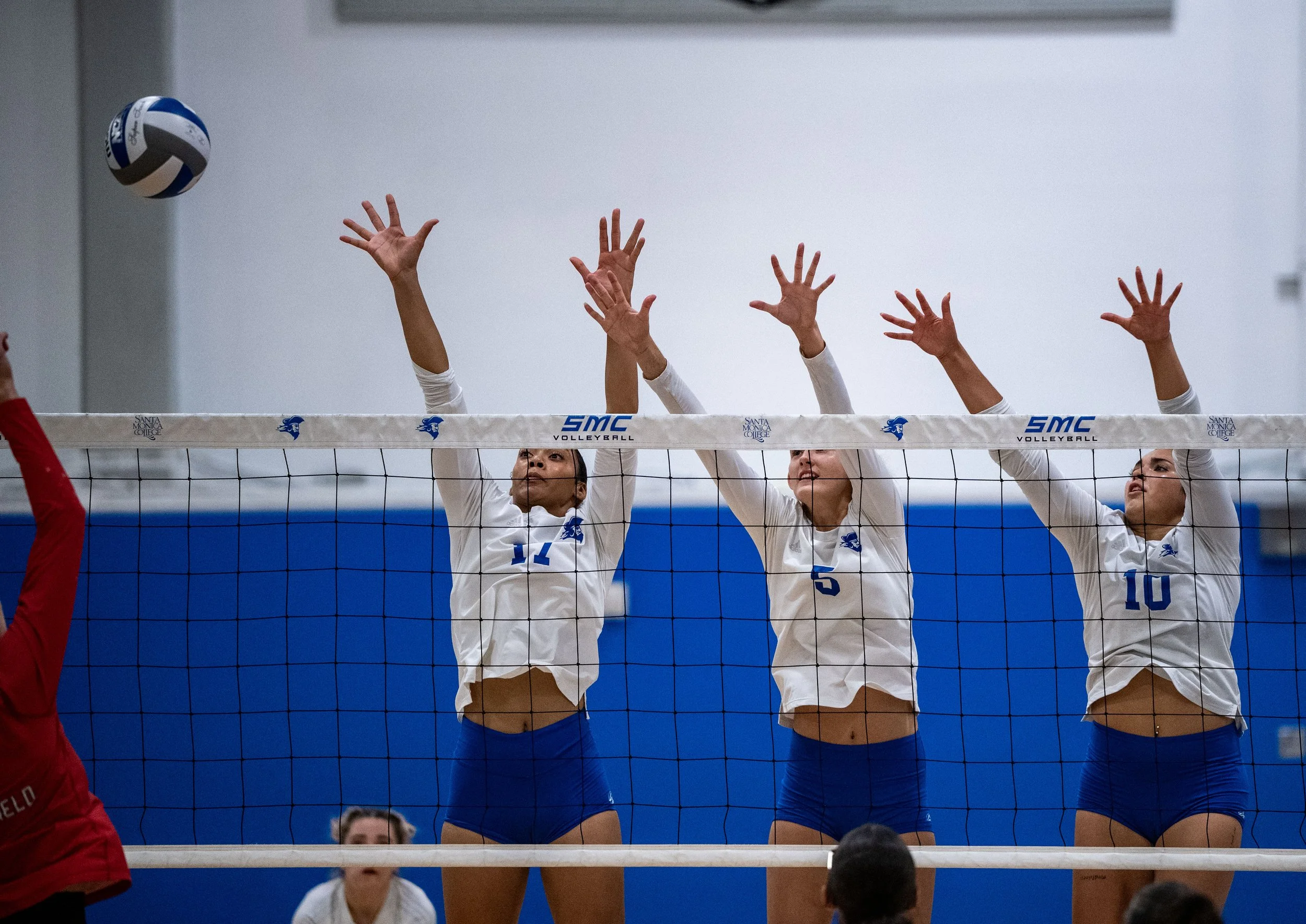  Santa Monica College (SMC) Corsair (L to R) outside hitter (17) Deavan Antoine-Dillon, middle blocker (5) Nicole Lankton, and middle blocker (10) Mia Whitlock jump to block the ball on Wednesday, October 1, 2025, Santa Monica,Calif. The Corsairs won