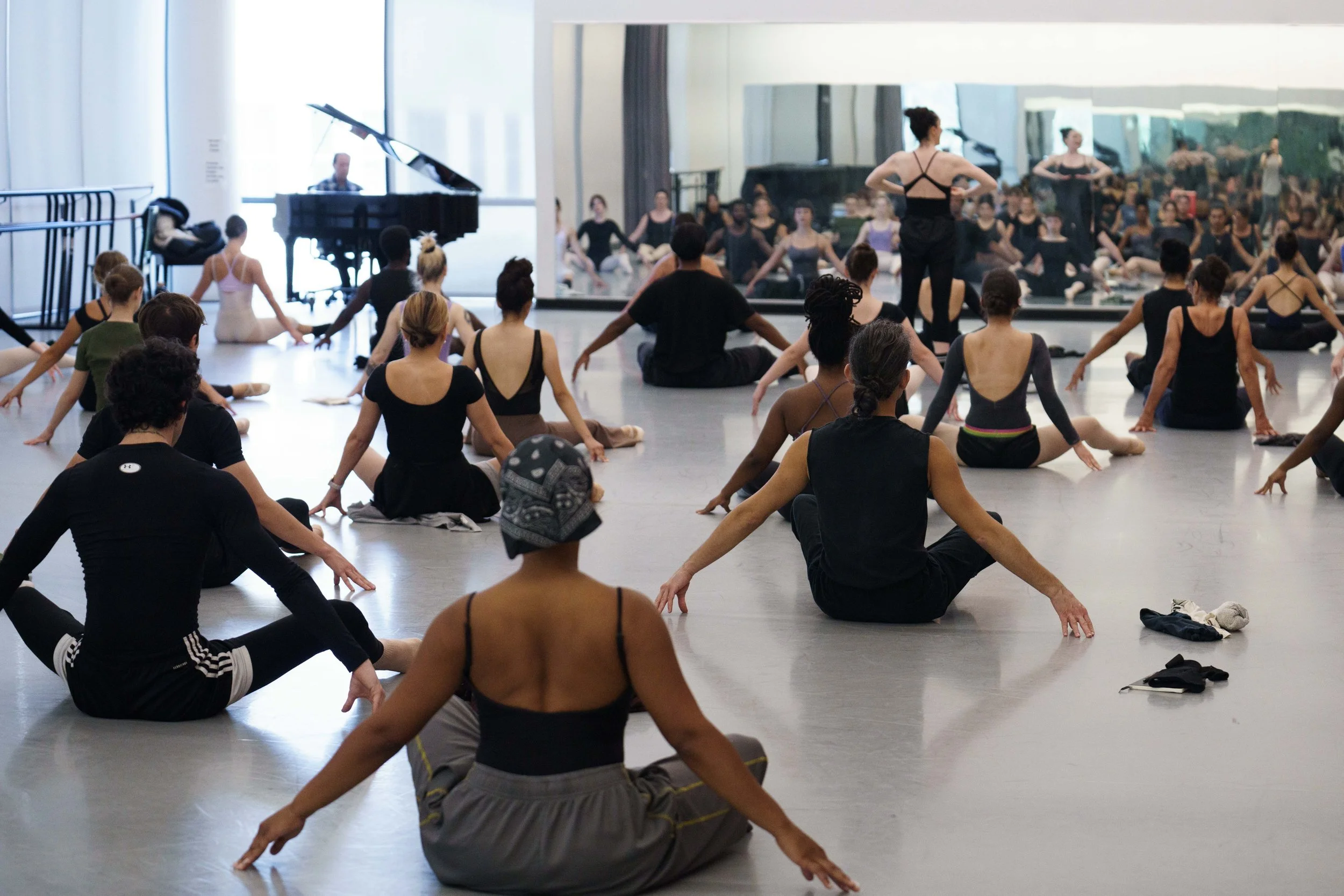  Guest artist and former Santa Monica College (SMC) dance instructor Cati Jean leads a classical floor barre workshop at the SMC Core Performance Center on Wednesday, Oct. 1, 2025, in Santa Monica, Calif. Masters of Dance workshops are free and open 