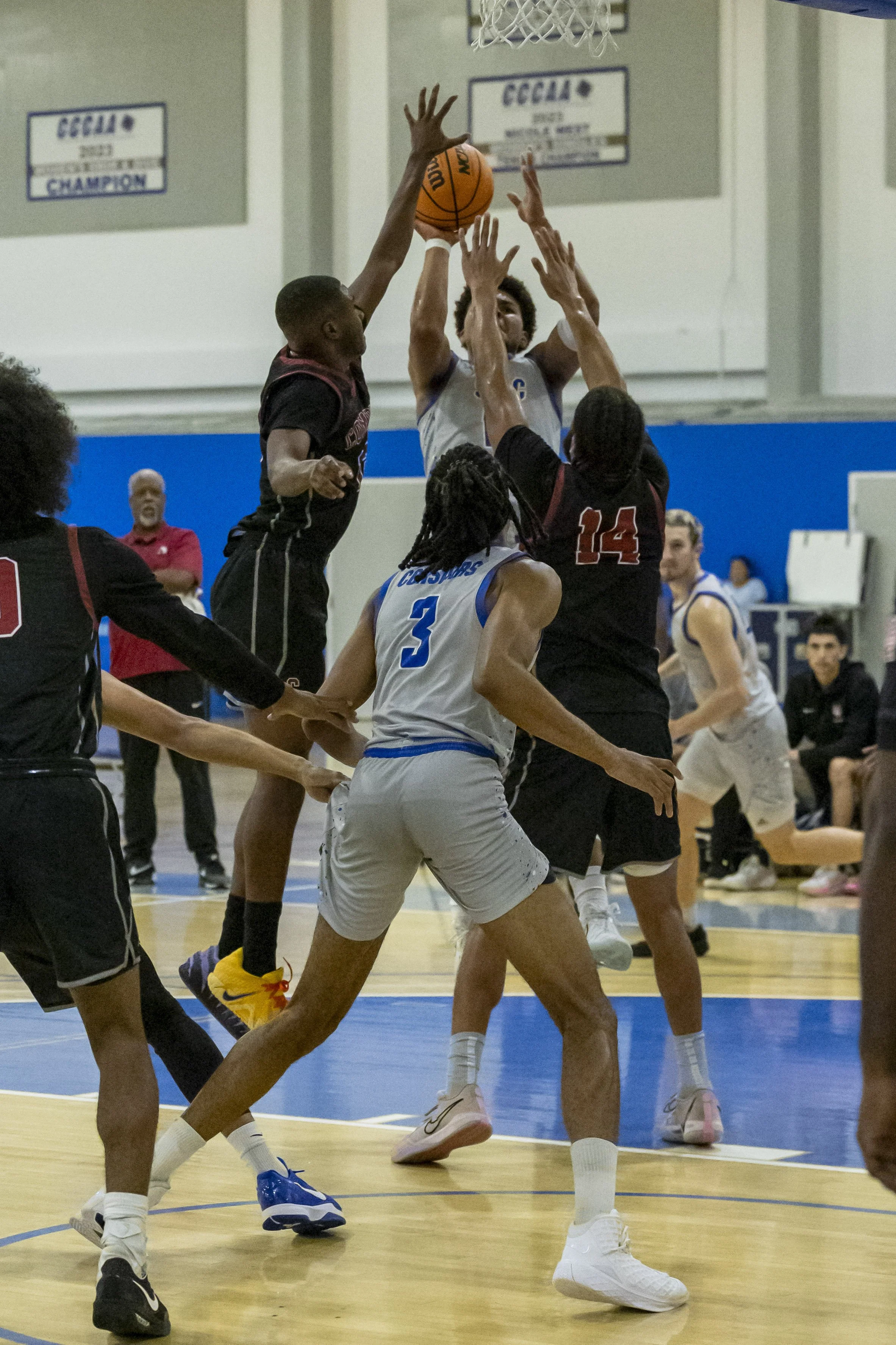  Santa Monica College (SMC) Corsair basketball player Khafre Garrett-Mills (#10) is attempting a shot during the SMC men’s basketball match against Compton College at Corsair Gym, Santa Monica, Calif., Nov. 7, 2025. The Corsair won 82-67. (Masie Naja