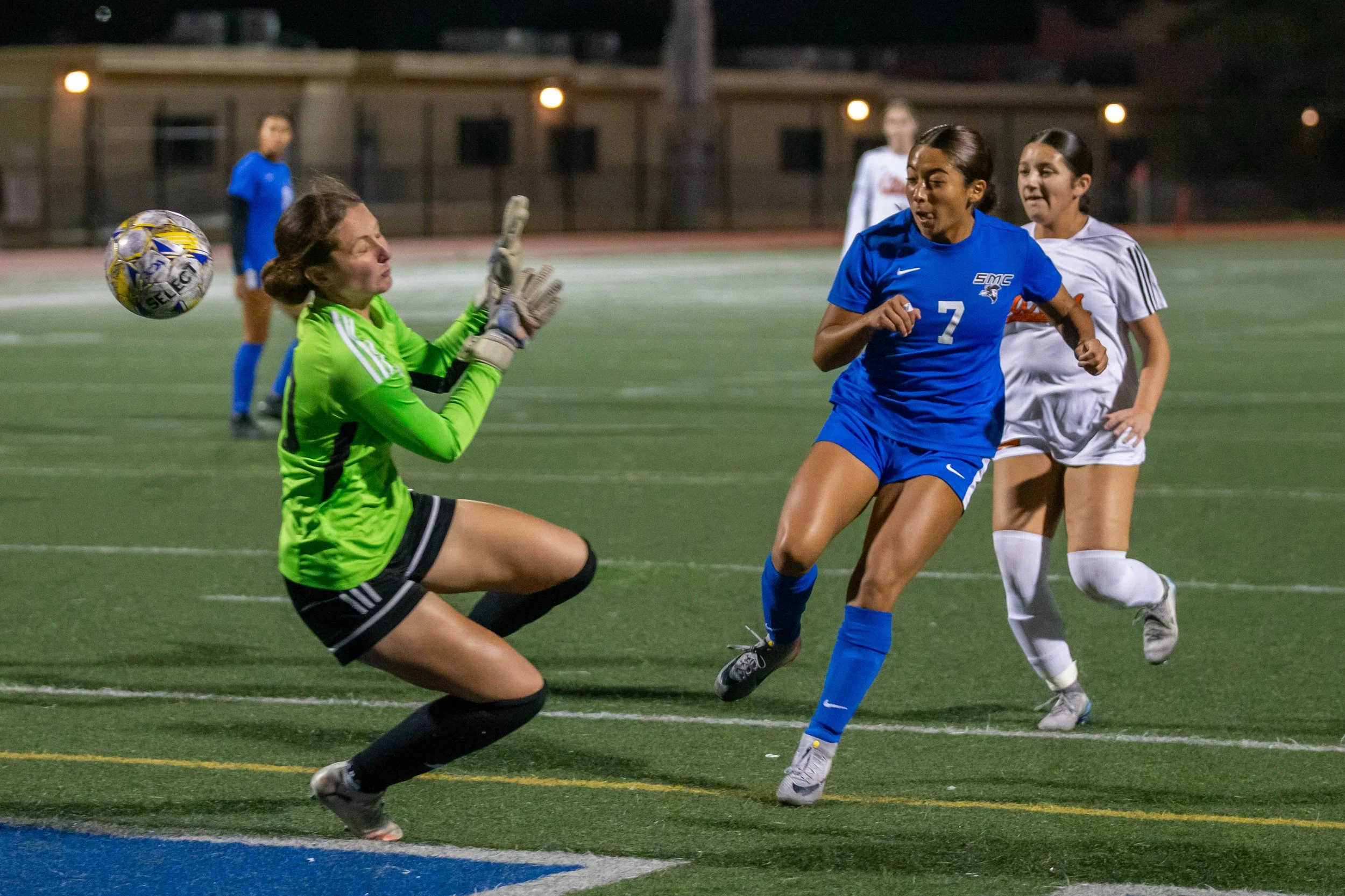  Santa Monica College (SMC) Corsairs middle Lyric Gomez-Muniz (#7) attempts a shot against Citrus College Owls goalkeeper Liliana Miramontes (#00) during the first match of the California Community College Athletic Association (3C2A) Championship at 