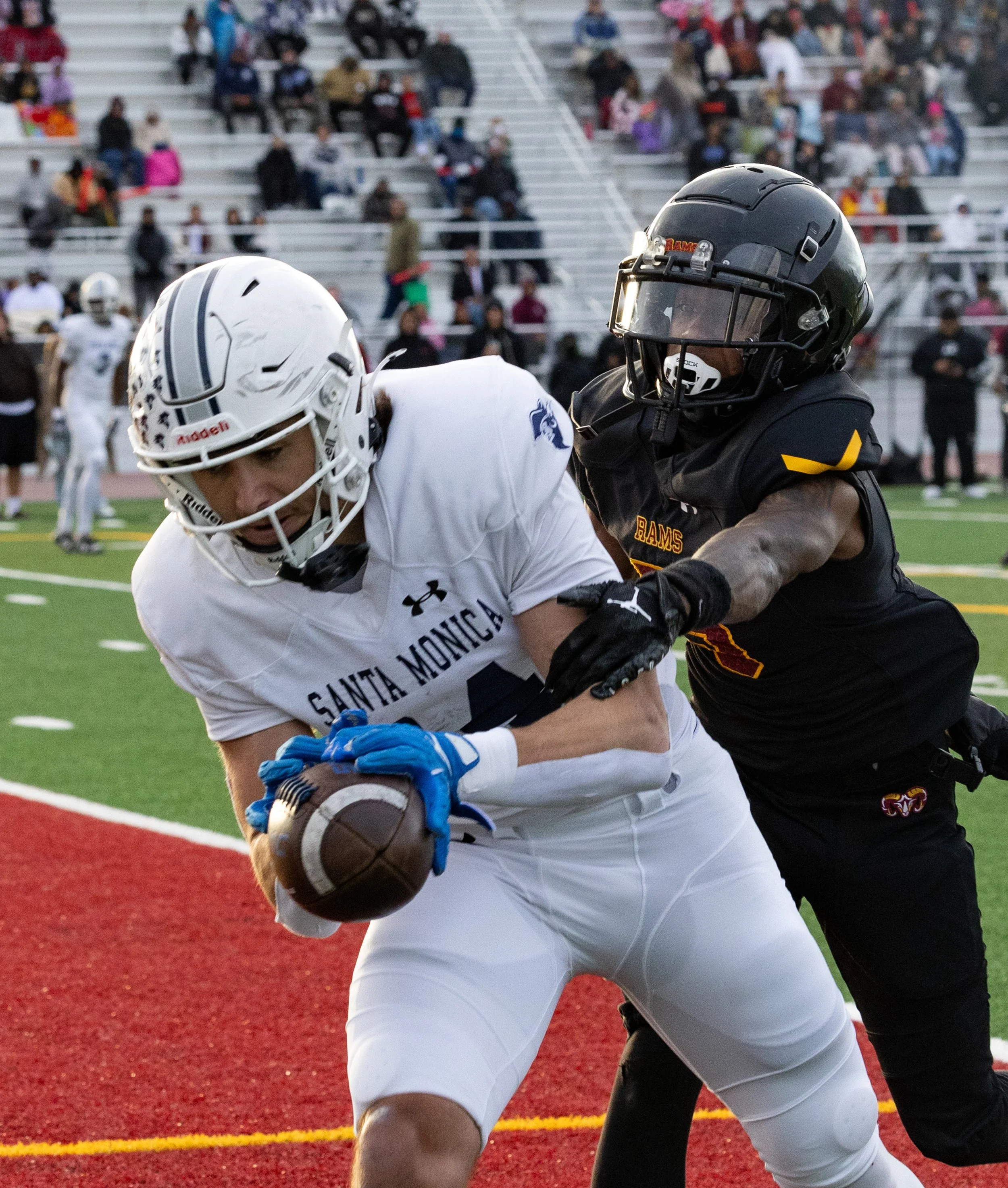  Santa Monica College (SMC) Corsair Bryson Wood (14) TE catches the ball for a touchdown at the American Division Championship Bowl Game at Victor Valley College in Victorville, Calif., on Sunday, Nov. 16, 2025. The Corsairs were defeated by the Rams