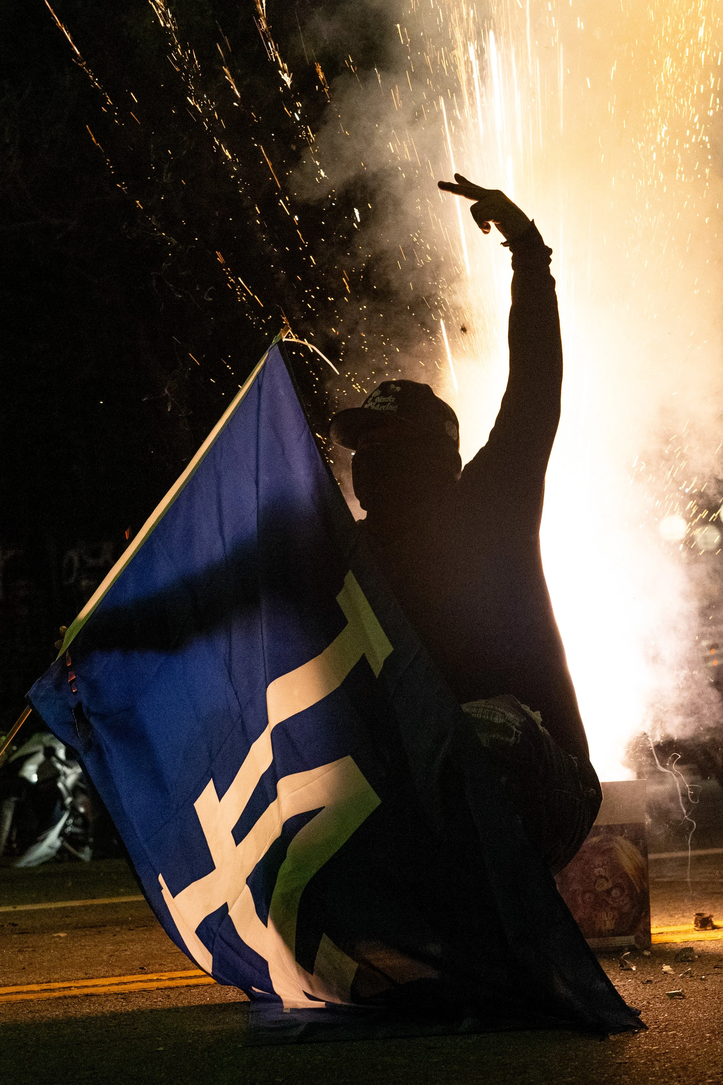  Los Angeles Dodgers fans light off fireworks while celebrating after game seven of the 2025 MLB World Series in the Echo Park area of Los Angeles on Saturday, Nov. 1, 2025. The Dodgers beat the Toronto Blue Jays 4-3 in the series. (Jake Crandall | T