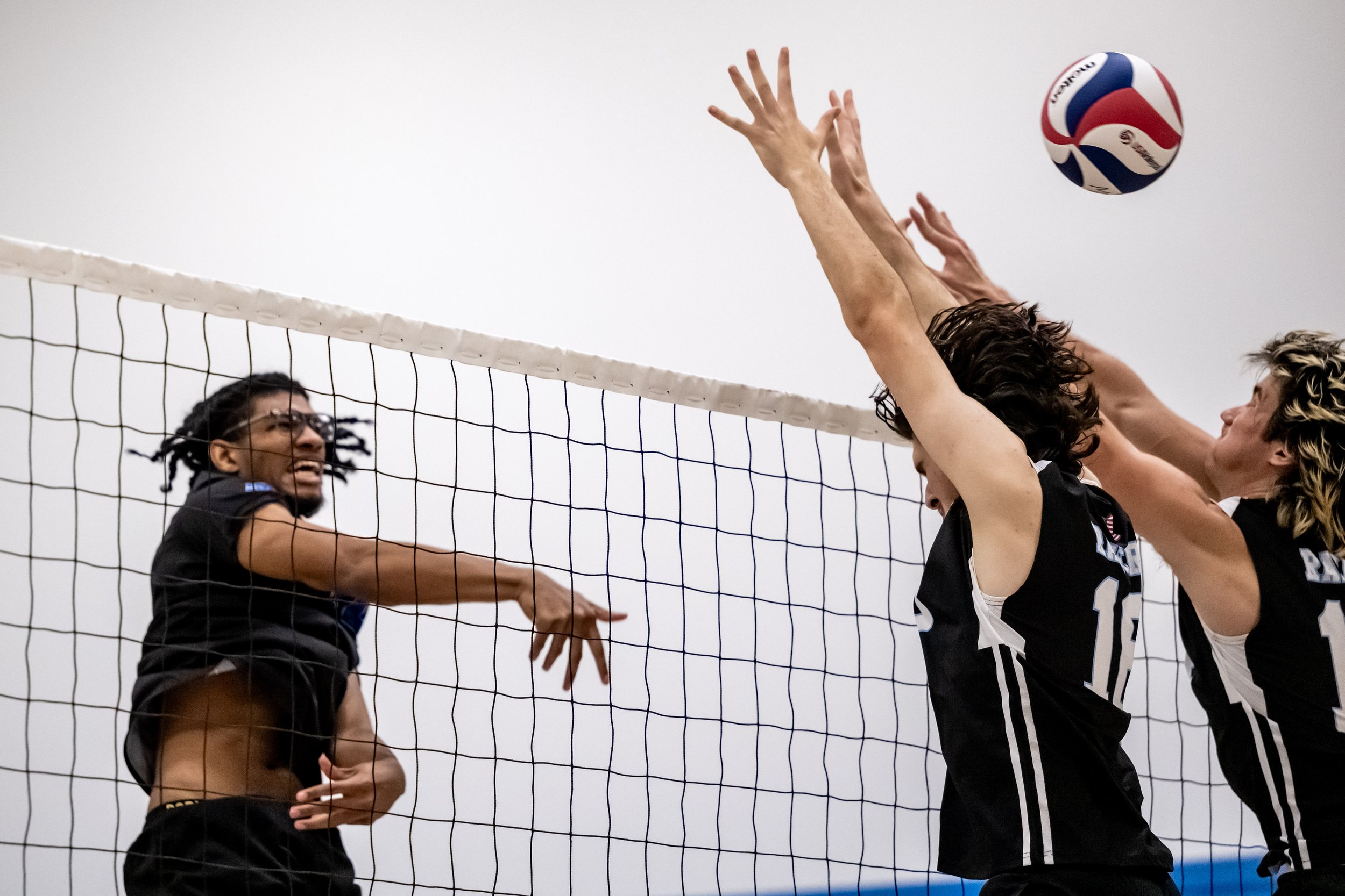  Santa Monica College Corsairs Jayden Lyons (10) spikes the ball past the Moorpark City College Raiders (L) Esteban Nunez (18) and (R) Sean Nelson (14) in Moorpark, Calif., on Friday, Feb. 27, 2026. The Corsairs won the match 3 sets to 1. (Tom Roshol