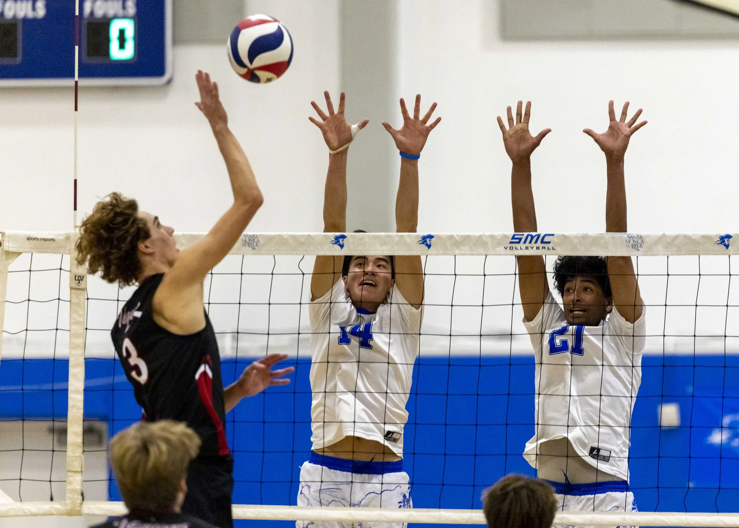  The Corsair, Santa Monica College (SMC) women’s volleyball team players, Ethan Lo (L) and Soorva Raman (R), attempted to block Santa Barbara City College in their matchup on Wednesday, Feb.25, 2026, at the Corsair Gym at SMC in Santa Monica. Calif..