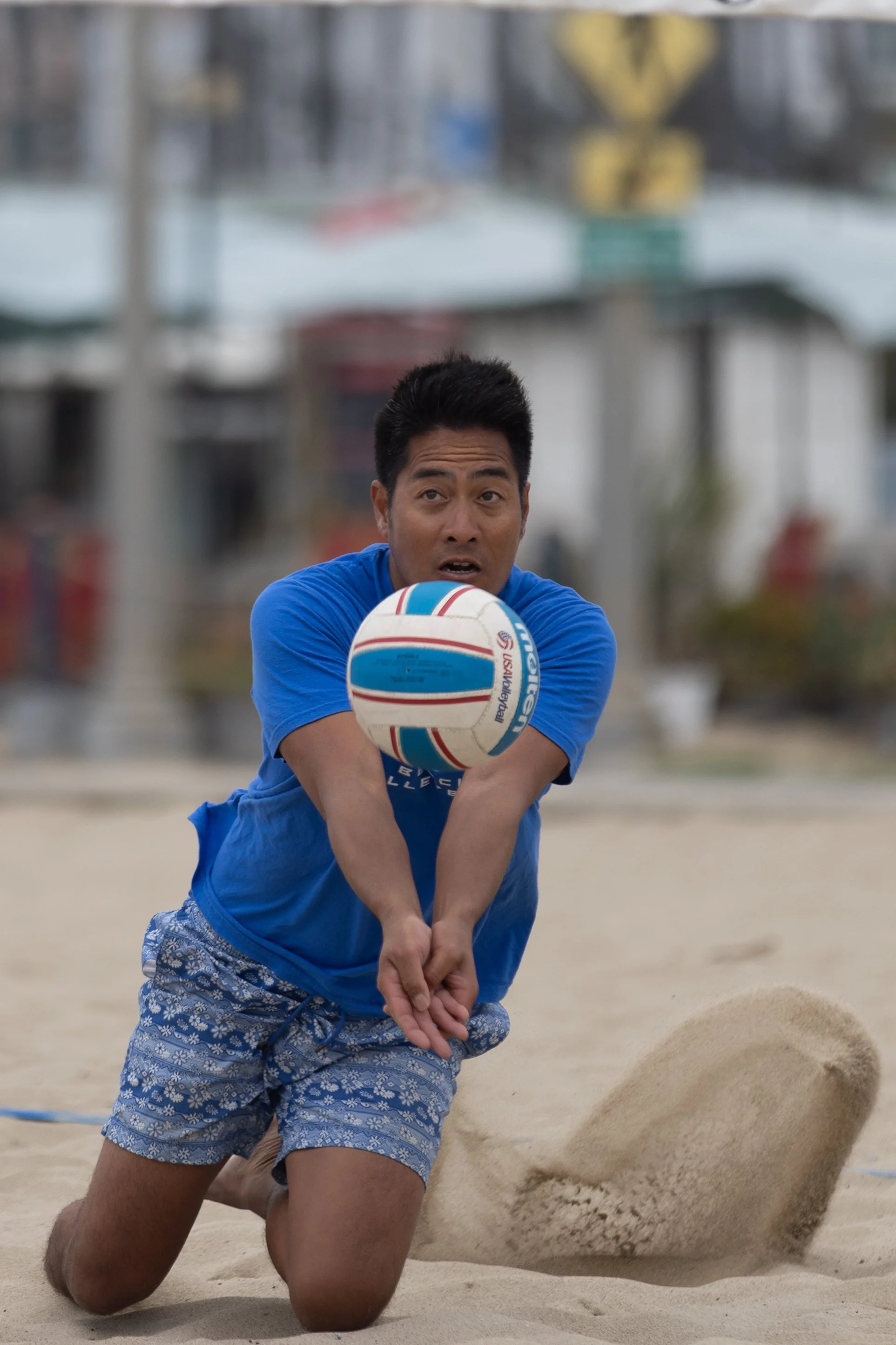  Santa Monica College (SMC) Corsairs Womens Beach Volleyball Coach Christian Cammayo diving for the volleyball during SMC’s Queen of the Beach practice on March 4, 2026 at Ocean Park North Beach Volleyball Courts, Santa Monica, Calif. SMC Corsairs us