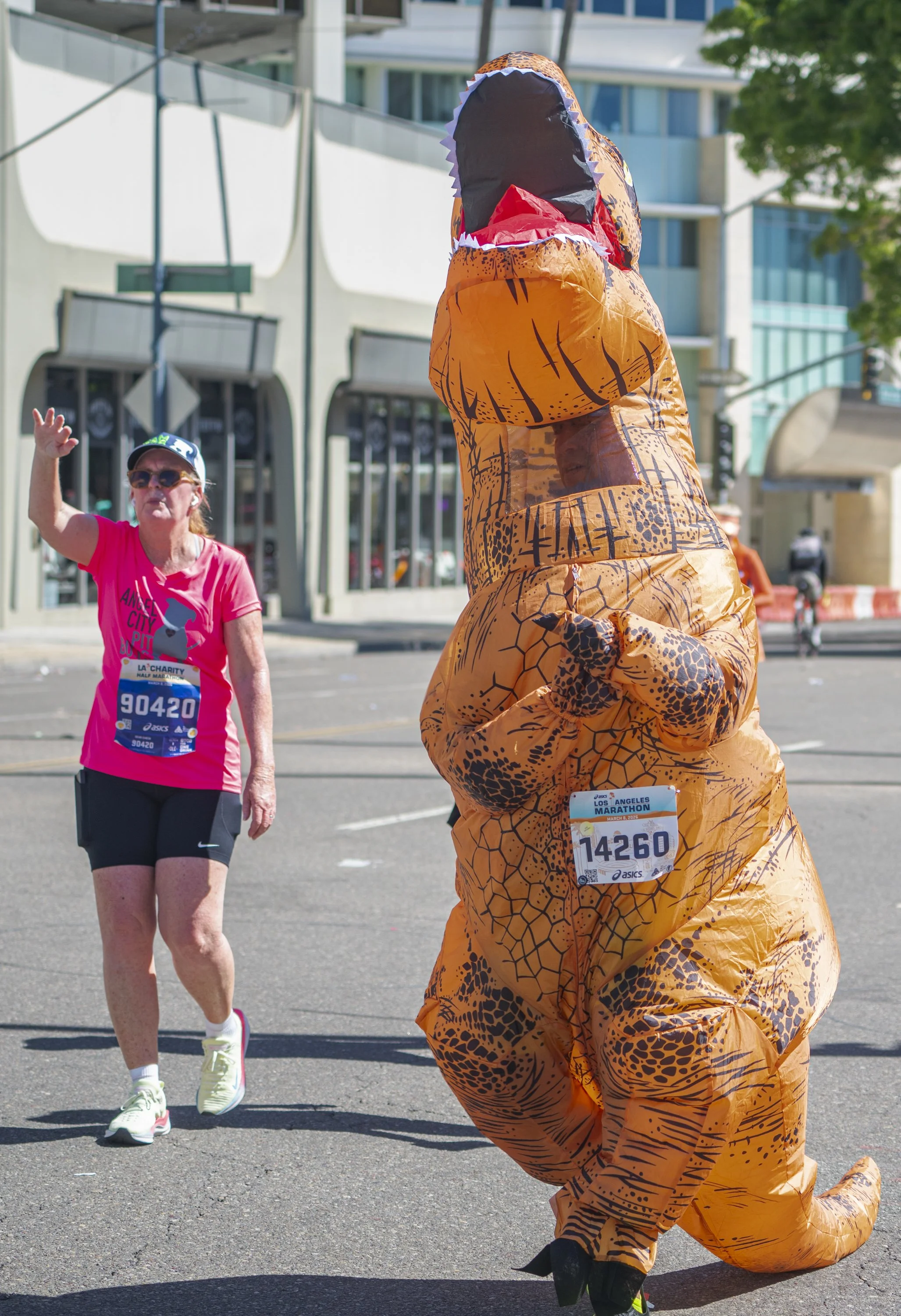  Male Los Angeles Marathon runner in dinosuar costume  at mile 16 of the 26.2 mile race approaches the intersection of Wilshire Blvd & Santa Monica Blvd at the 41st annual LA Marathon on Wilshire Blvd in Beverly Hills, Calif., Sunday, March 8, 2026 (