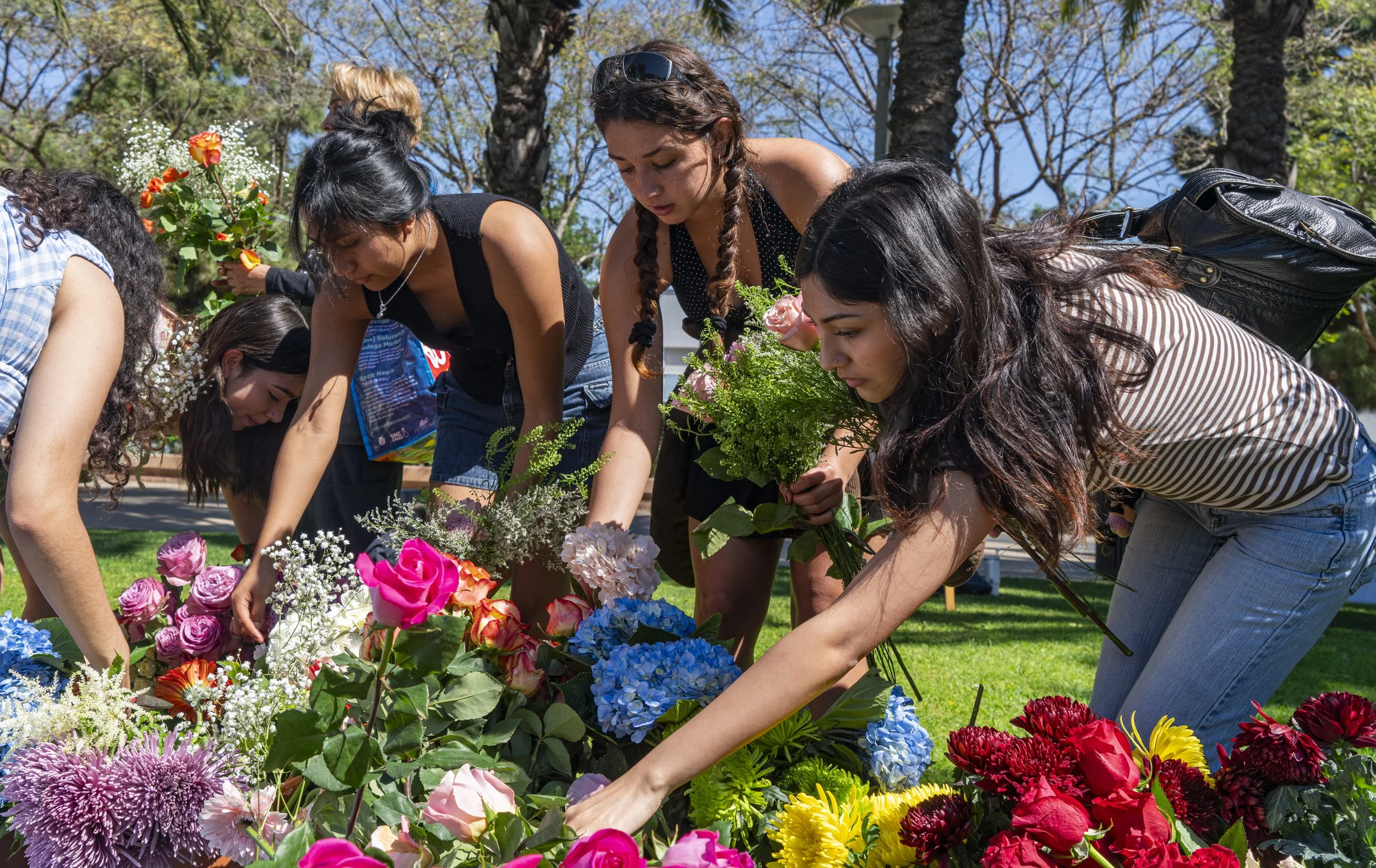  Santa Monica College Accociated students provided a verity of free flowers for SMC students to chose for bouquet arrangments at the Associated Students Flower Market at Santa Monica College in Santa Monica, Calif., Thursday March. 19, 2026 (Danny Sa
