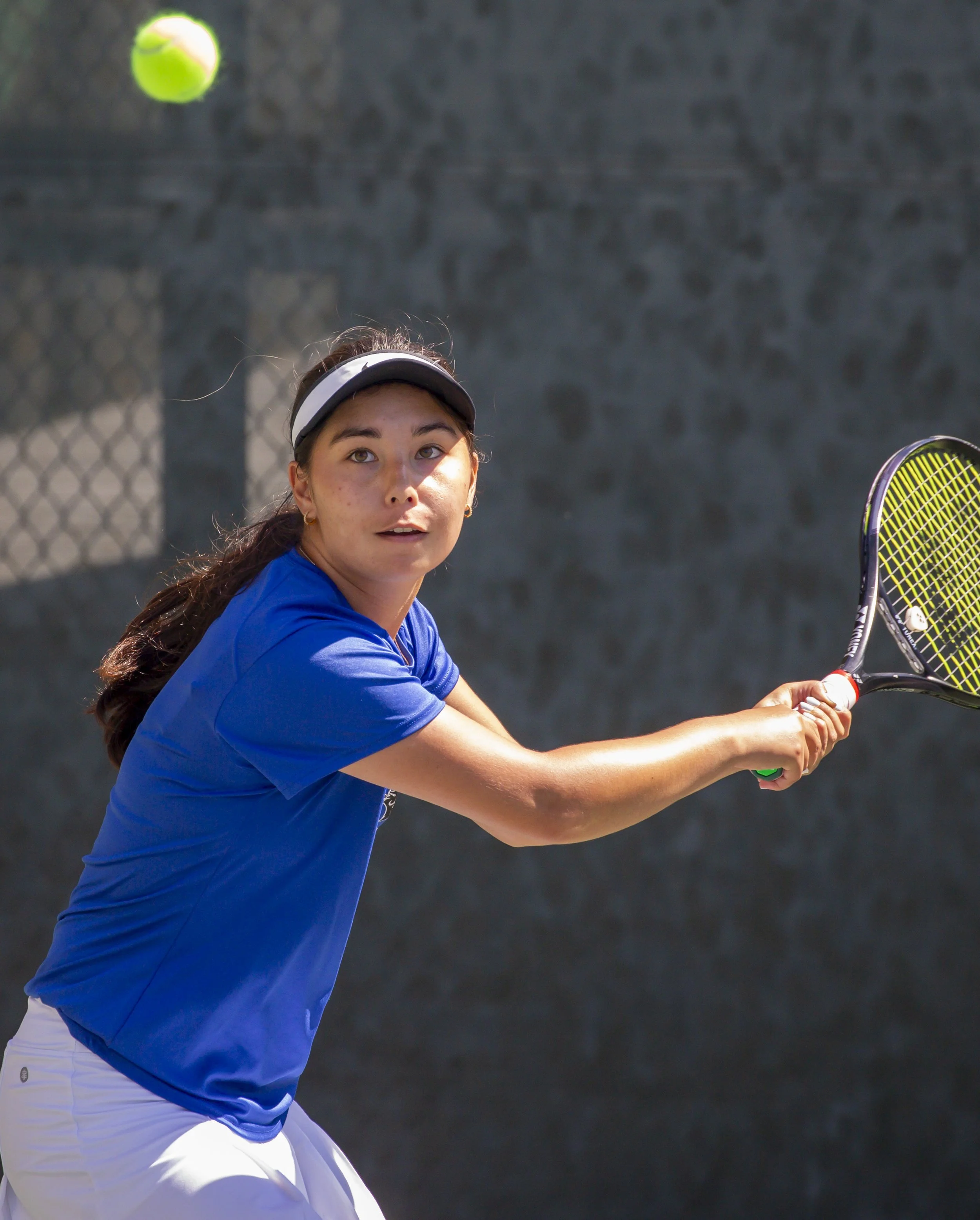  Samantha Karns of Santa Monica College prepares to return the ball during a doubles match against College of the Canyons at Ocean View Park Tennis Courts in Santa Monica, Calif., on Tuesday, March 17, 2026. Santa Monica College won the match 7–5. (J