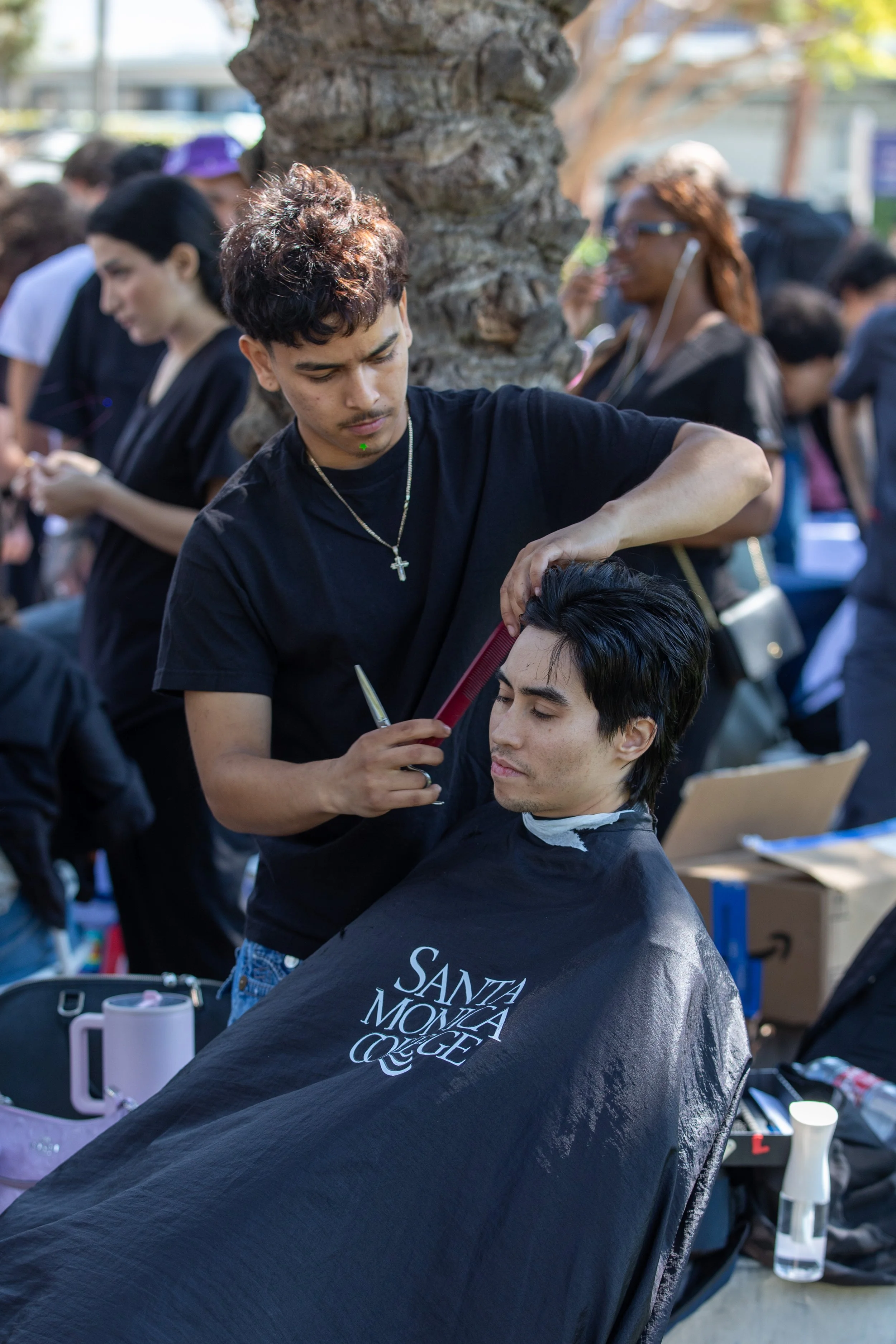  Randy Bonilla, top, cuts hair for Santa Monica College student Cam Brewster during Santa Monica College Club Awareness Day at the SMC Quad on the main campus on Thursday, March 26, 2026, in Santa Monica, Calif. (Kantapong Wongjirasawad | The Corsair