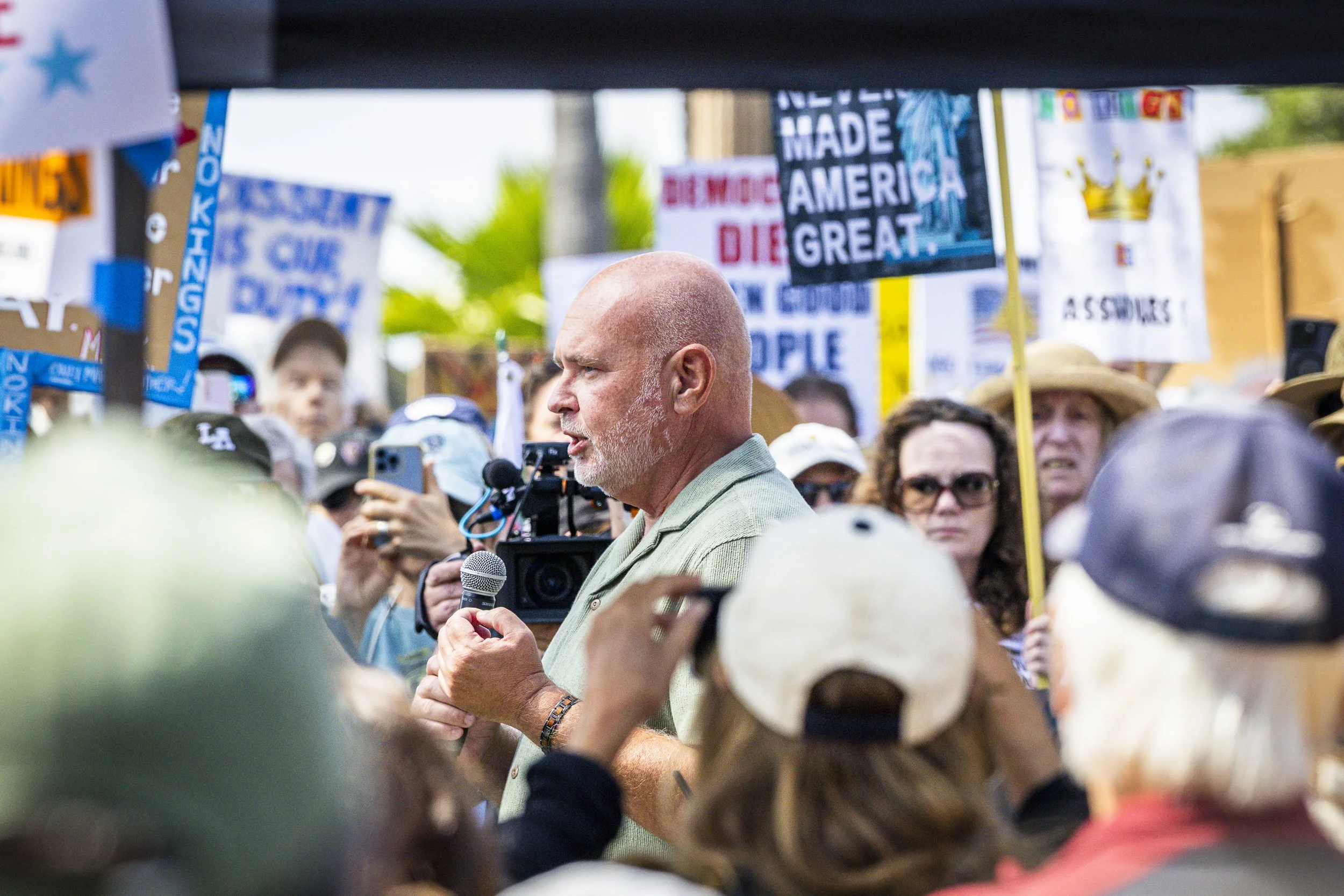  Steve Schmidt, political strategist and co-founder of the Lincoln Project as well as the Save America Movement, addressed the crowds during the “No Kings 3” rally on Palisades Park at Ocean Ave. and Montana Ave. on Saturday, March 28th, 2026, in San