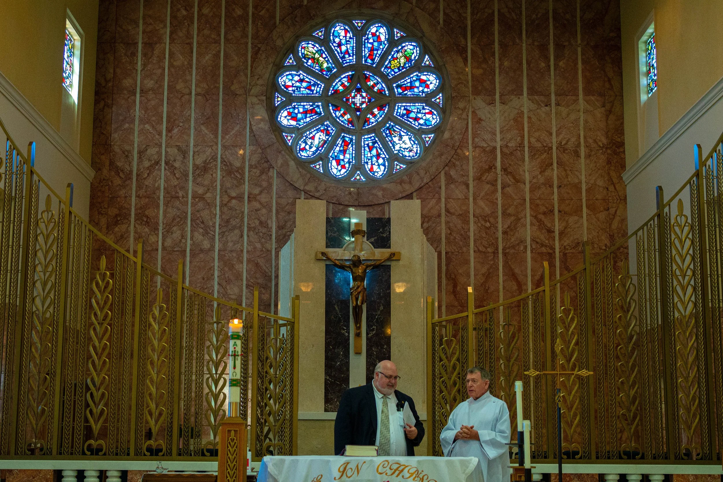  Monsignor Liam Kidney speaks with a parishioner following Easter Sunday Mass at St. Joseph’s Chapel in the Carondelet Center, Sunday, April 5, 2026, in Los Angeles, Calif. The chapel has served as the temporary home for the Corpus Christi congregati