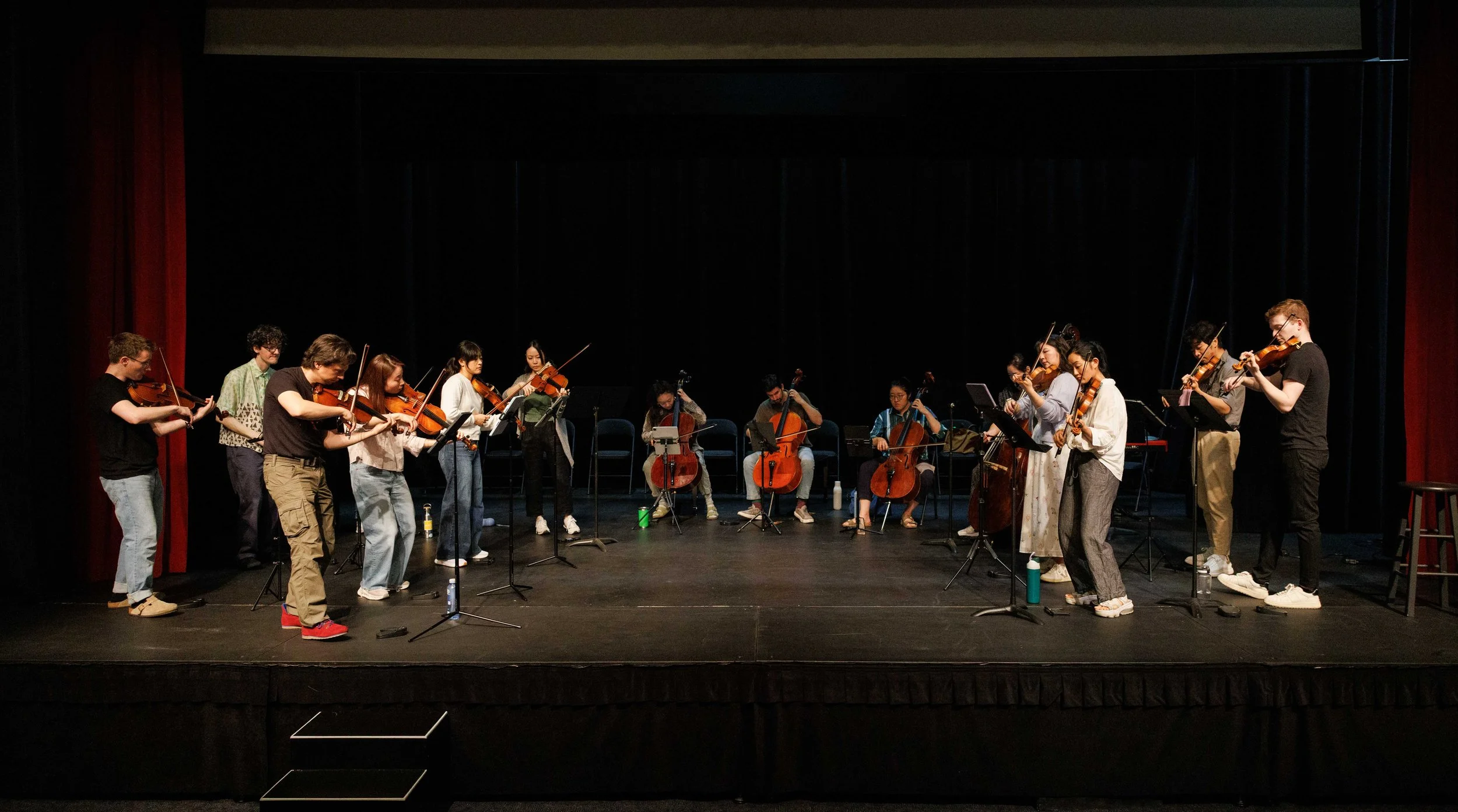  Chamber orchestra Delirium Musicum, led by violinist Etienne Gara, rehearses at Théâtre Raymond Kabbaz of Le Lycée Français de Los Angeles, Wednesday, March 25, 2026. (Elizabeth Bacher | The Corsair) 