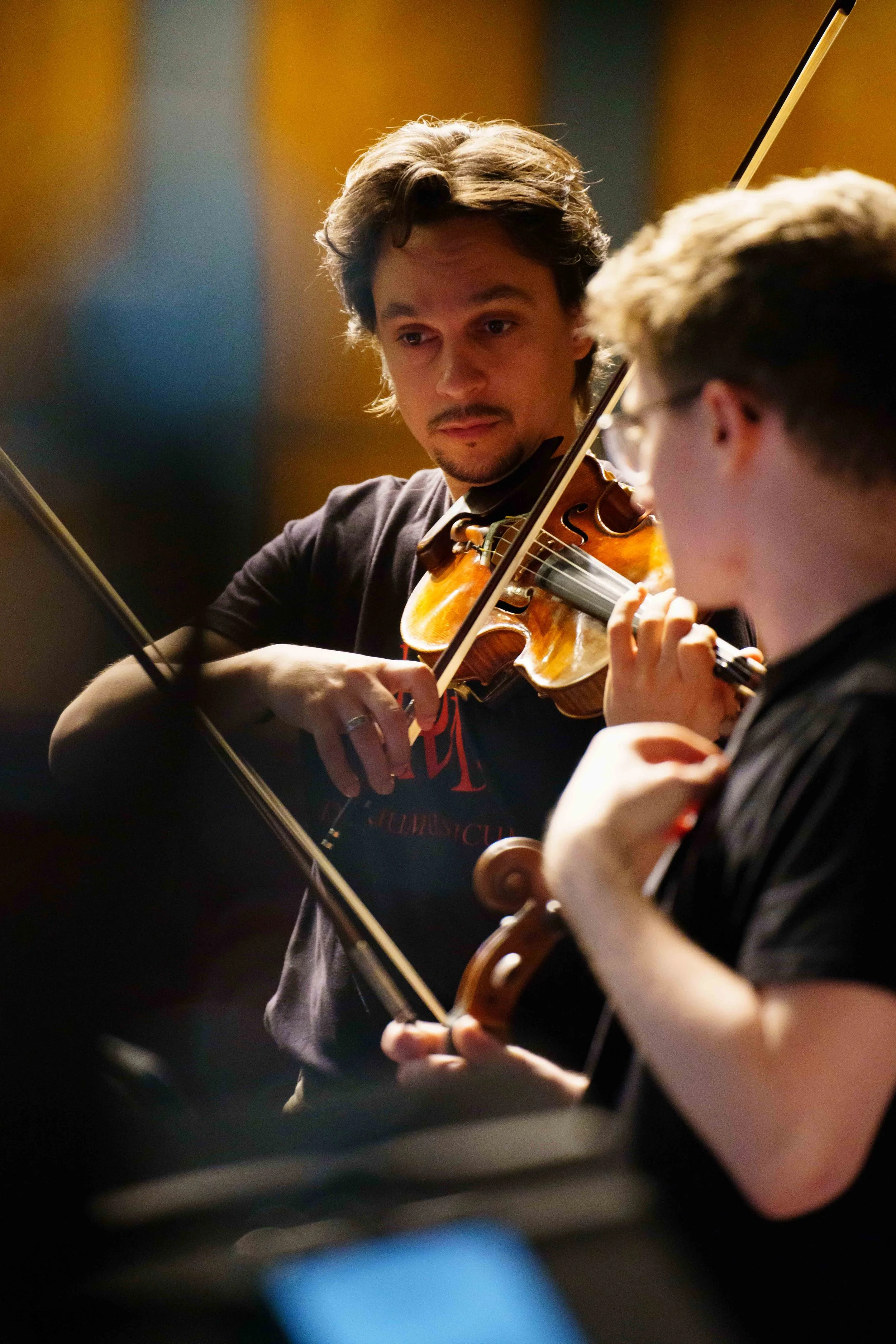  (L-R) Violinist Etienne Gara and violist Chris Broyles rehearse Bach's Brandenburg Concerto No. 3 at Théâtre Raymond Kabbaz in Los Angeles, Wednesday, March 25, 2026. (Elizabeth Bacher | The Corsair) 