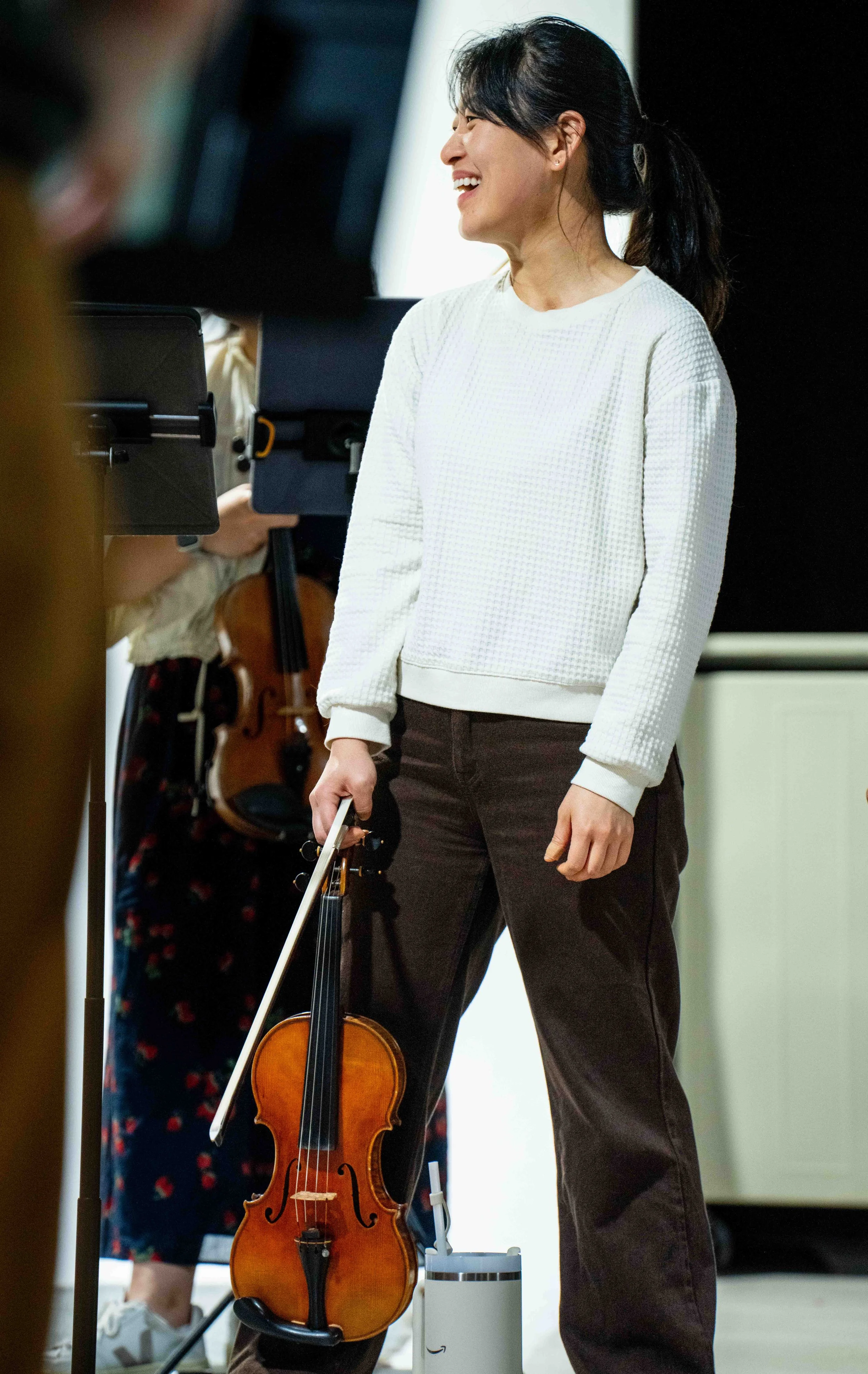  Violinist Sheng-Ching Hsu shares a smile during rehearsal at Global Arts in Los Angeles, Friday, March 27, 2026. (Elizabeth Bacher | The Corsair) 