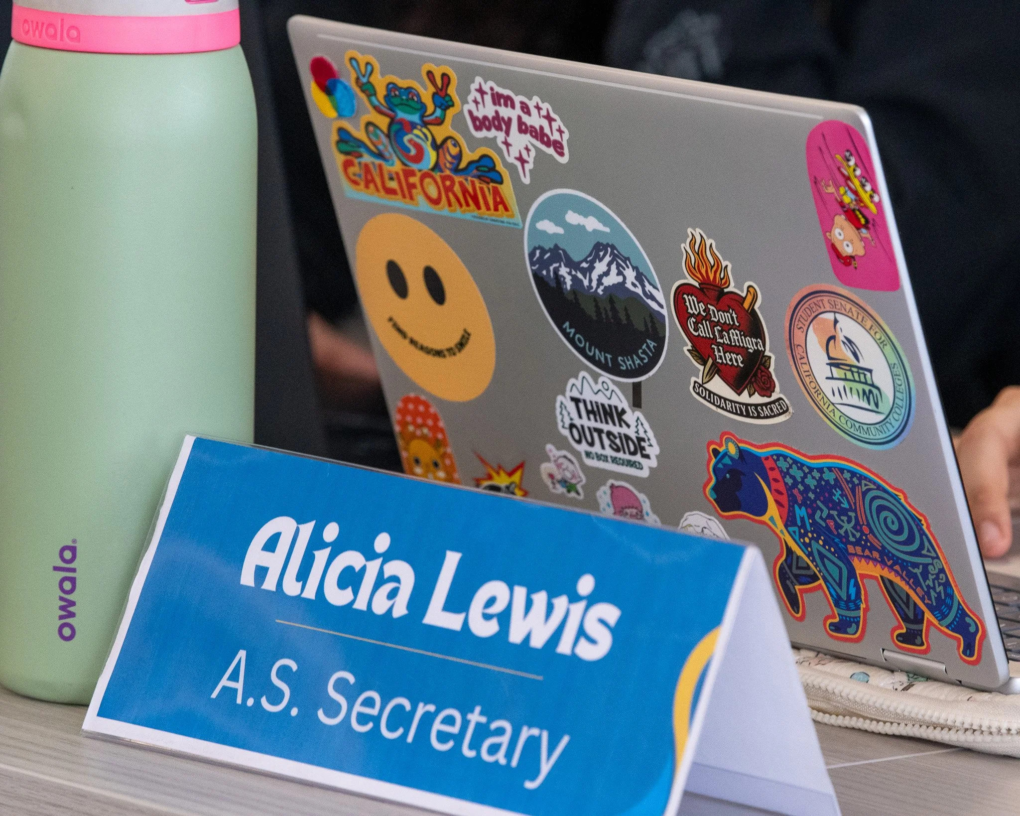  Santa Monica College Associated Students Secratry Alicia Lewis' sticker collection. Shot during the Associated Students Board of Directors meeting at at SMC Cayton Center Computer Lab on April 27, 2026 in Santa Monica, Calif. (Karina Custodio | The 