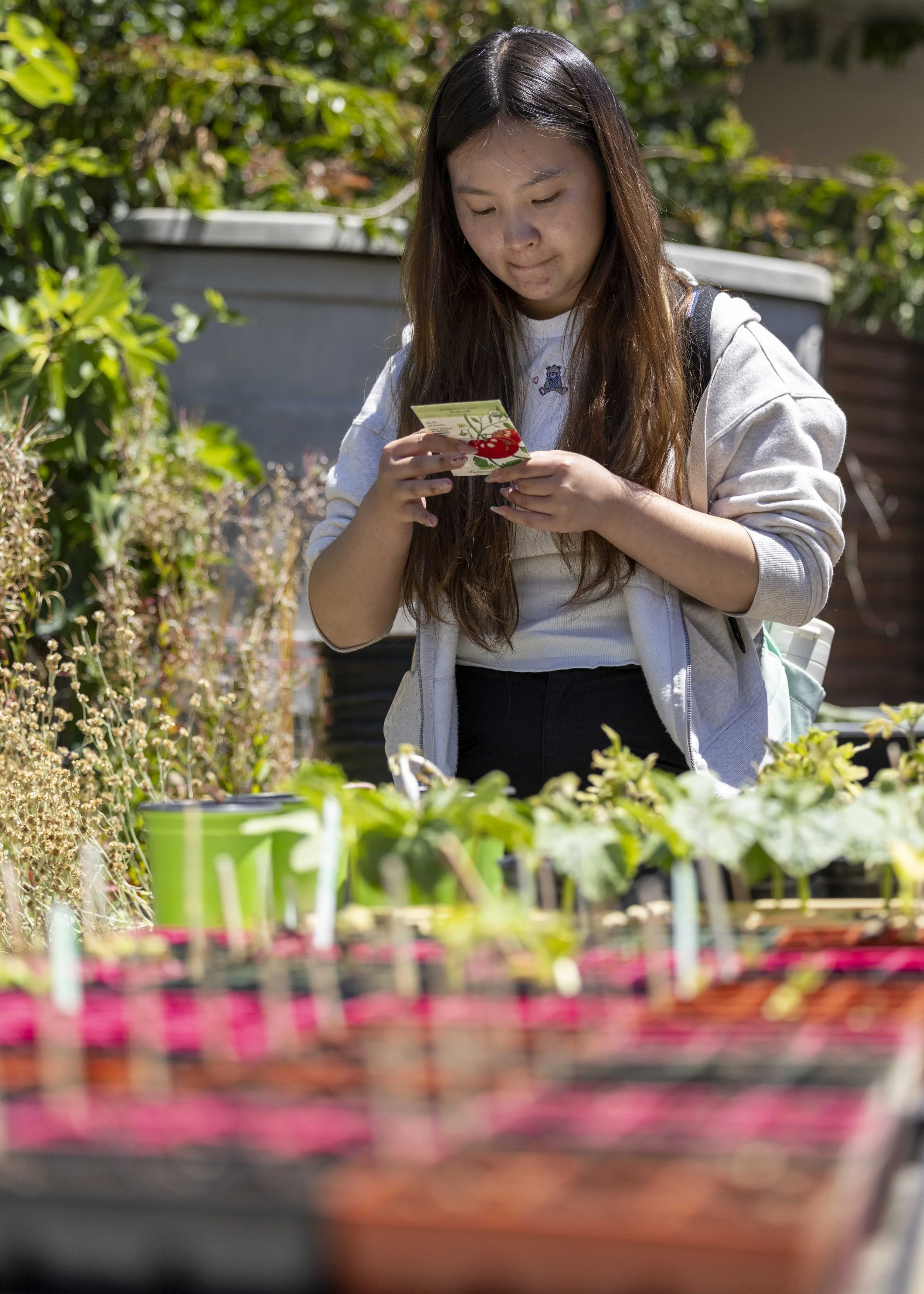  Santa Monica College student Yihan Tian participated in the Garden & Grow event on Earth Day at the SMC Organic Garden on the main campus in Santa Monica, Calif.,Wednesday, April 22, 2026.Students learned how to save and plant seeds for organic prod