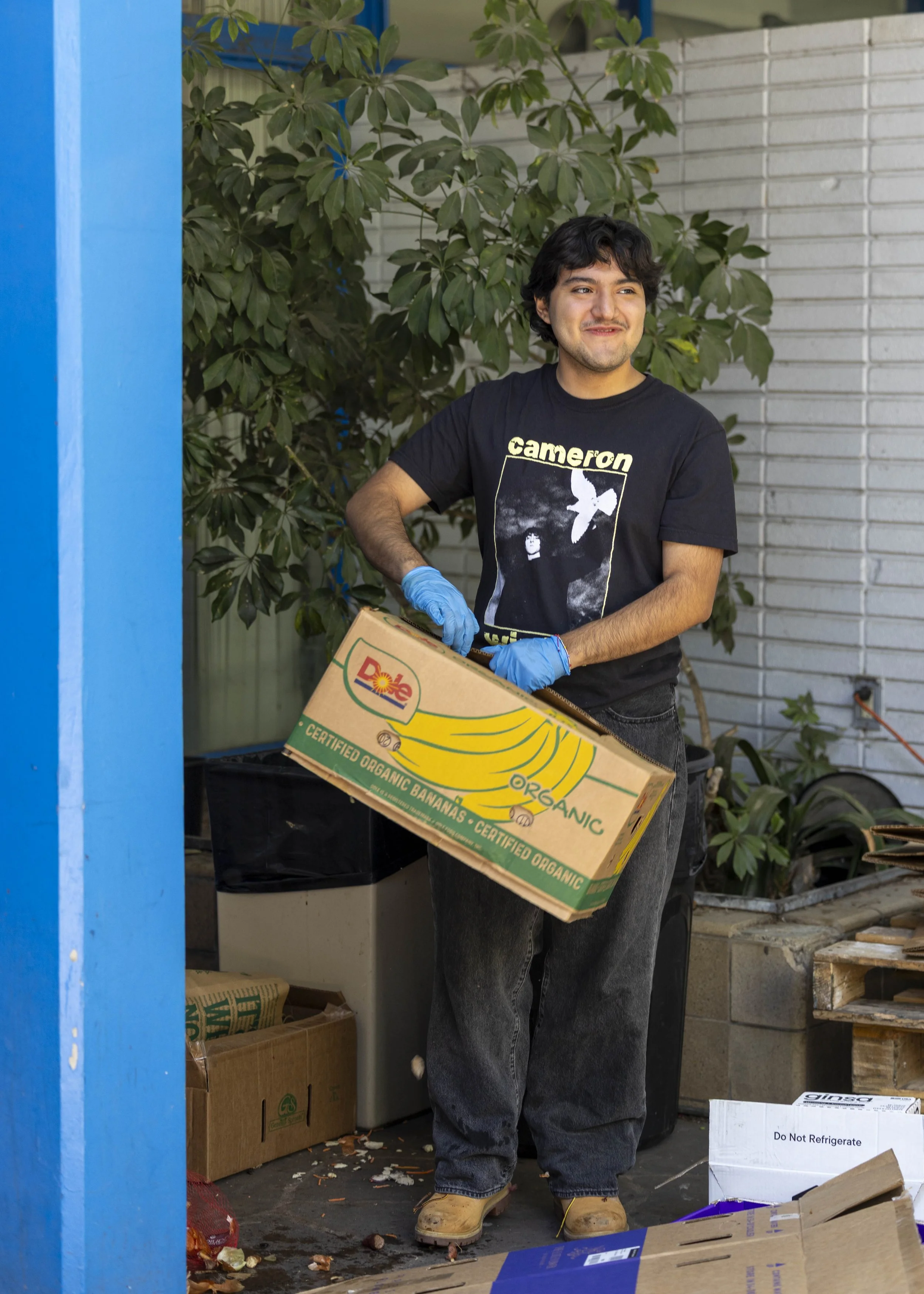  Santa Monica College student Ulises Olivares works at the Bodega at the main campus in Santa Monica, Calif., on Wednesday, April 29, 2026. (Masie Najafi | The Corsair) 