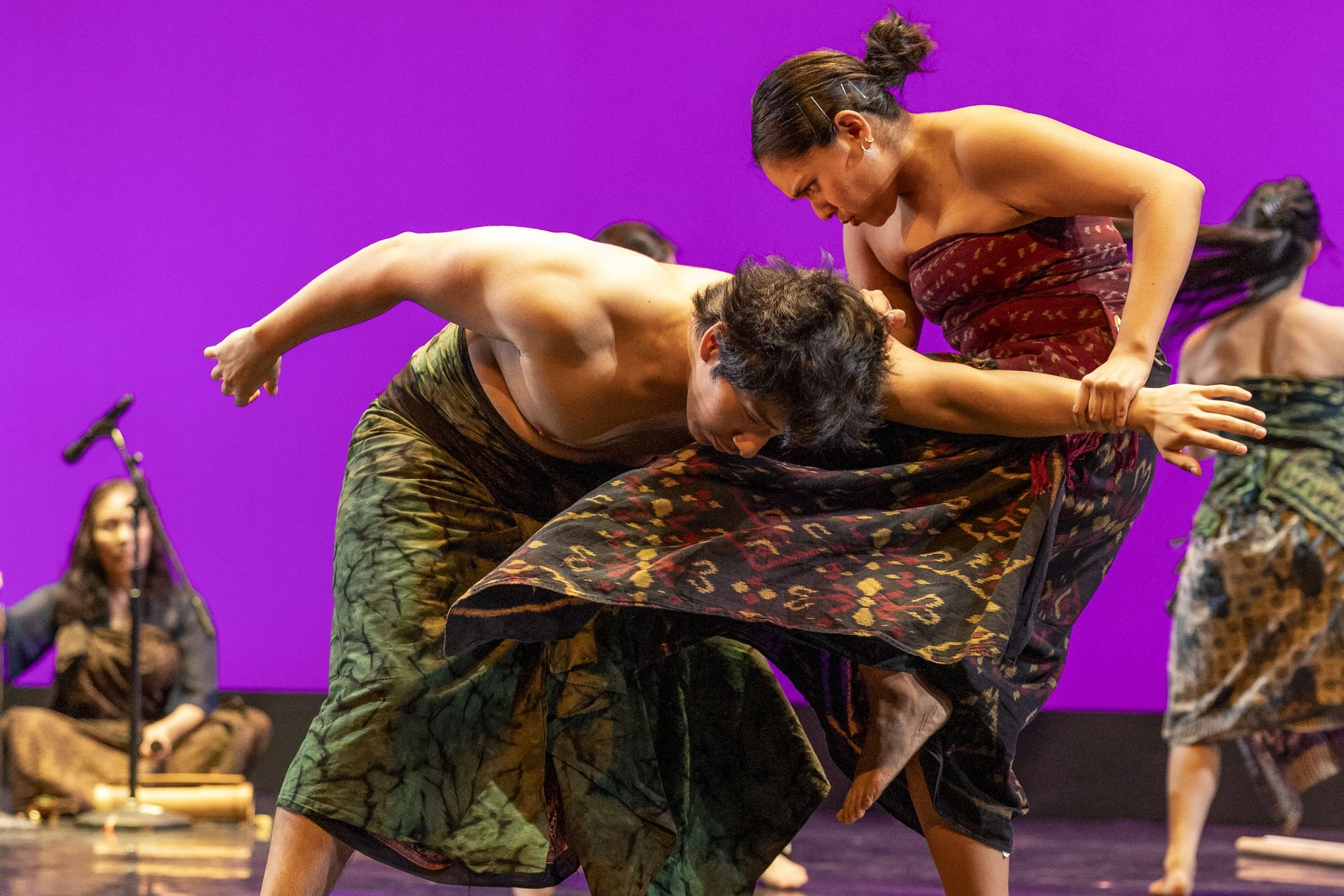  (l-R) Abraham Ceron and Maite Garcia, Santa Monica College (SMC) World Dance Company dancers, fight in a Balinese dance performance called ‘Ring Galah Hening – In Moments of Dawn’, choreographed by Dewa Ayu Dewi Larassanti, during a dress rehearsal 