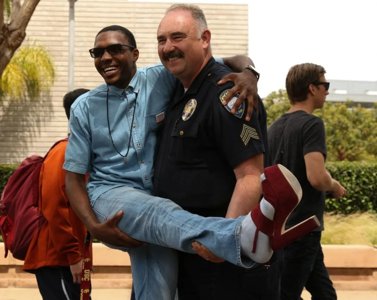  President Terrence Ware Jr. and Sgt. Jere Romano pose for a picture during Consent week at Santa Monica College on April 26th, 2017. (Jose Aguila | The Corsair) 