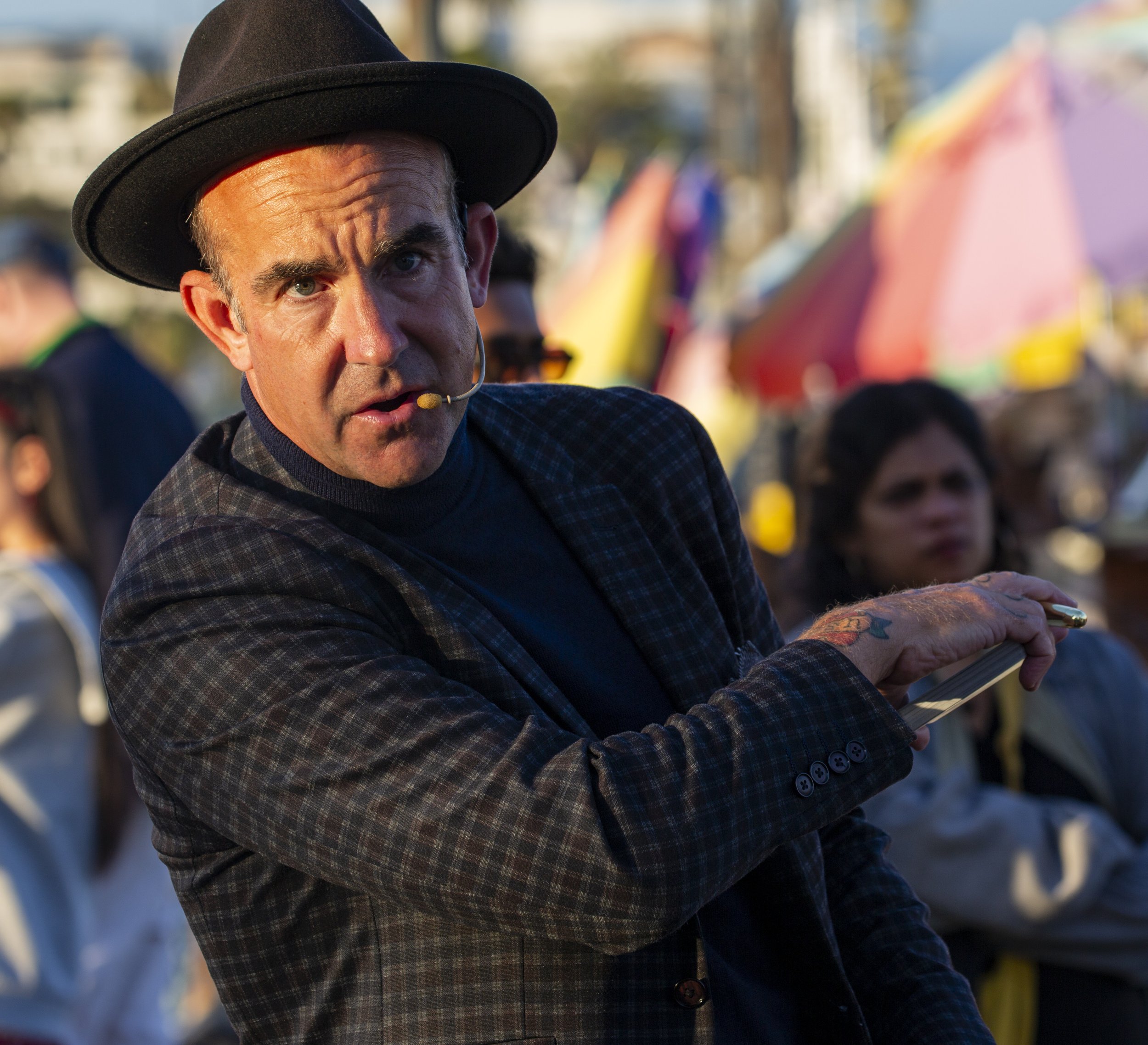  Magician Frank Deville performs a card trick for visitors at the Santa Monica Pier in Santa Monica, Calif., on Thursday, April 23, 2026. (Jinhao Tian | The Corsair) 