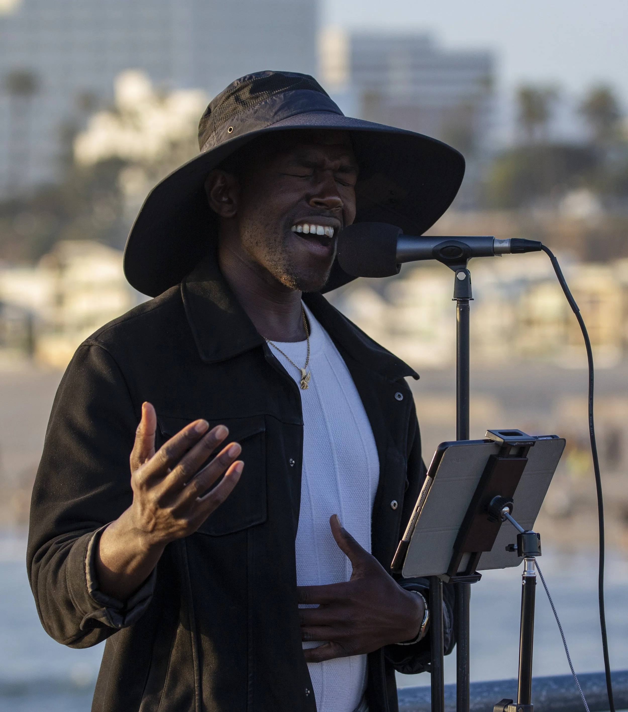  An unidentified street performer sings into a microphone while performing near the beach at the Santa Monica Pier in Santa Monica, Calif., on Friday, May 1, 2026. (Jinhao Tian | The Corsair) 