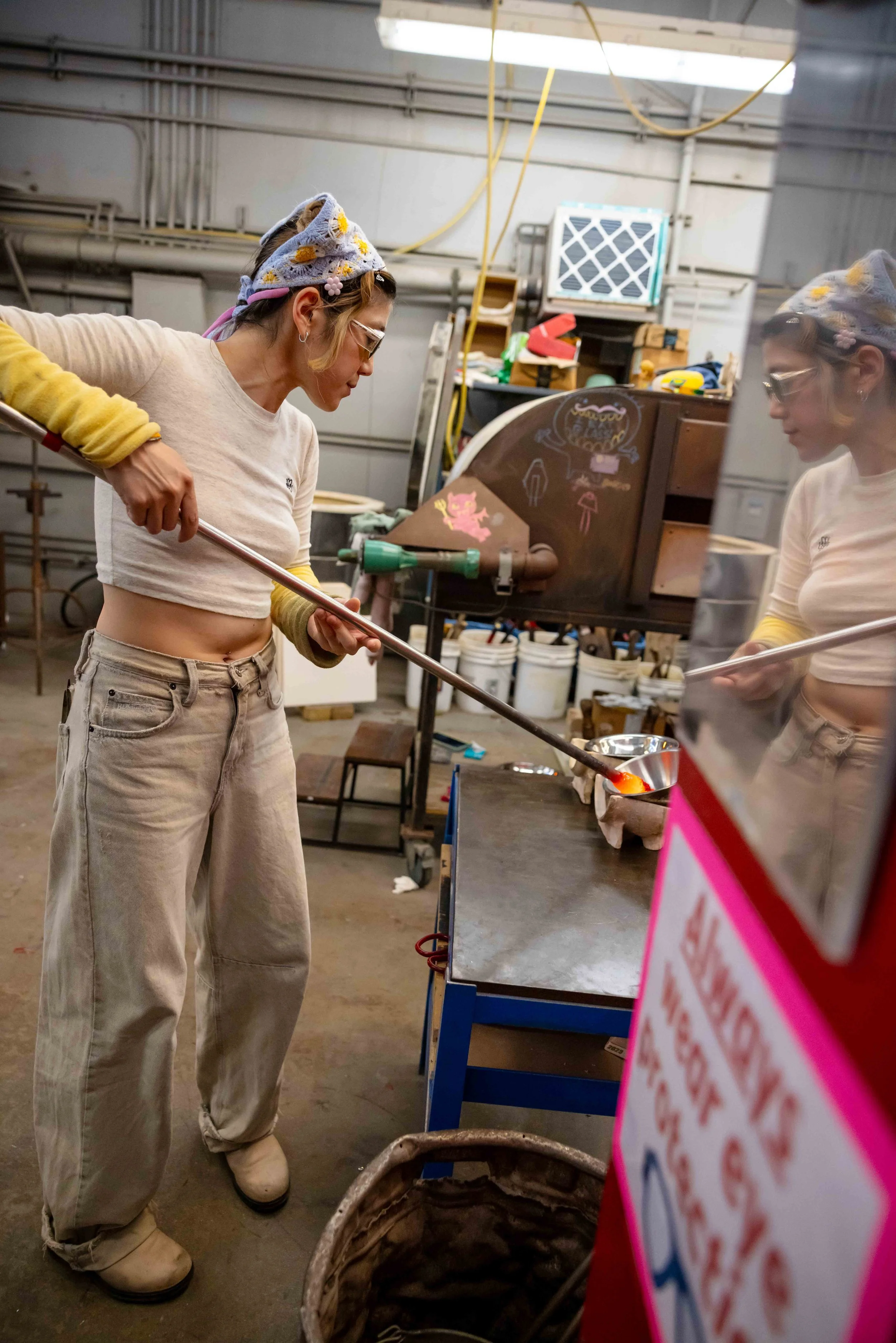  Santa Monica College (SMC) student Haneul Park dips hot glass into frit (pieces of crushed colored glass) in bowls inside the hot shop at the SMC arts complex in Santa Monica, Calif., Friday, May 29, 2026. (Elizabeth Bacher | The Corsair) 
